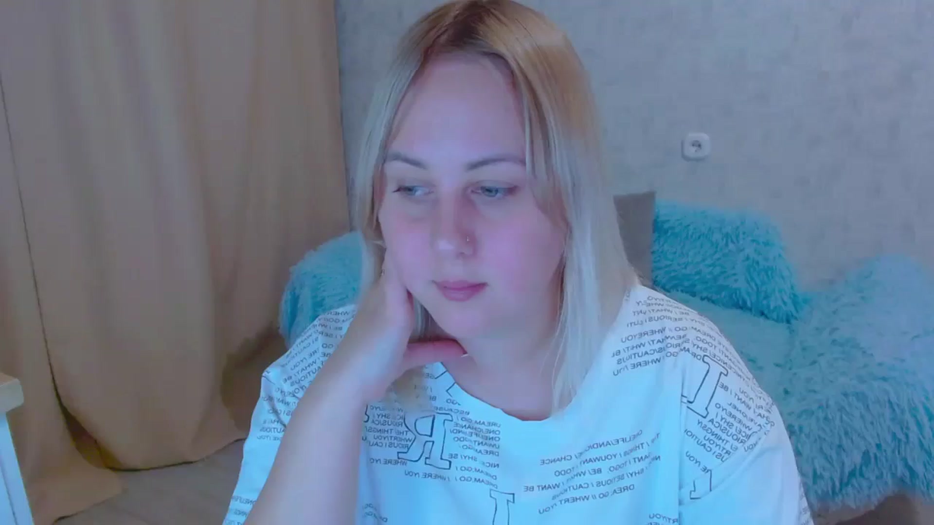 Gallery image thumbnail from Your_heart00's myfreecams stream on, 09/23/2023, 16:36 image 16 of 20