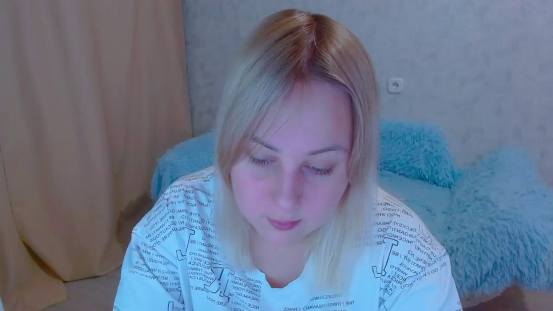 Gallery image thumbnail from Your_heart00's myfreecams stream on, 09/23/2023, 16:36 image 5 of 20