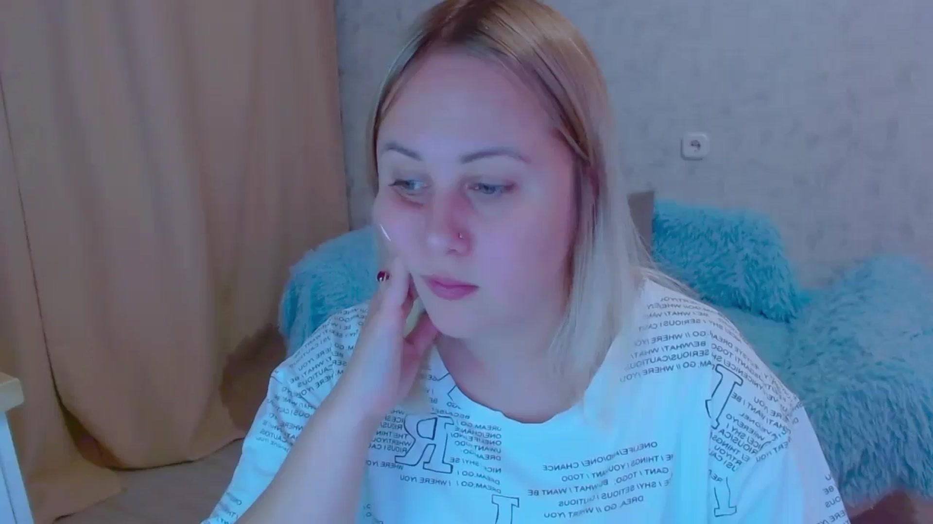 Gallery image thumbnail from Your_heart00's myfreecams stream on, 09/23/2023, 16:36 image 17 of 20