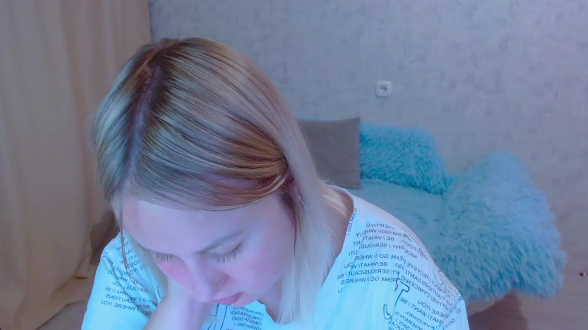 Gallery image thumbnail from Your_heart00's myfreecams stream on, 09/23/2023, 17:10 image 7 of 20