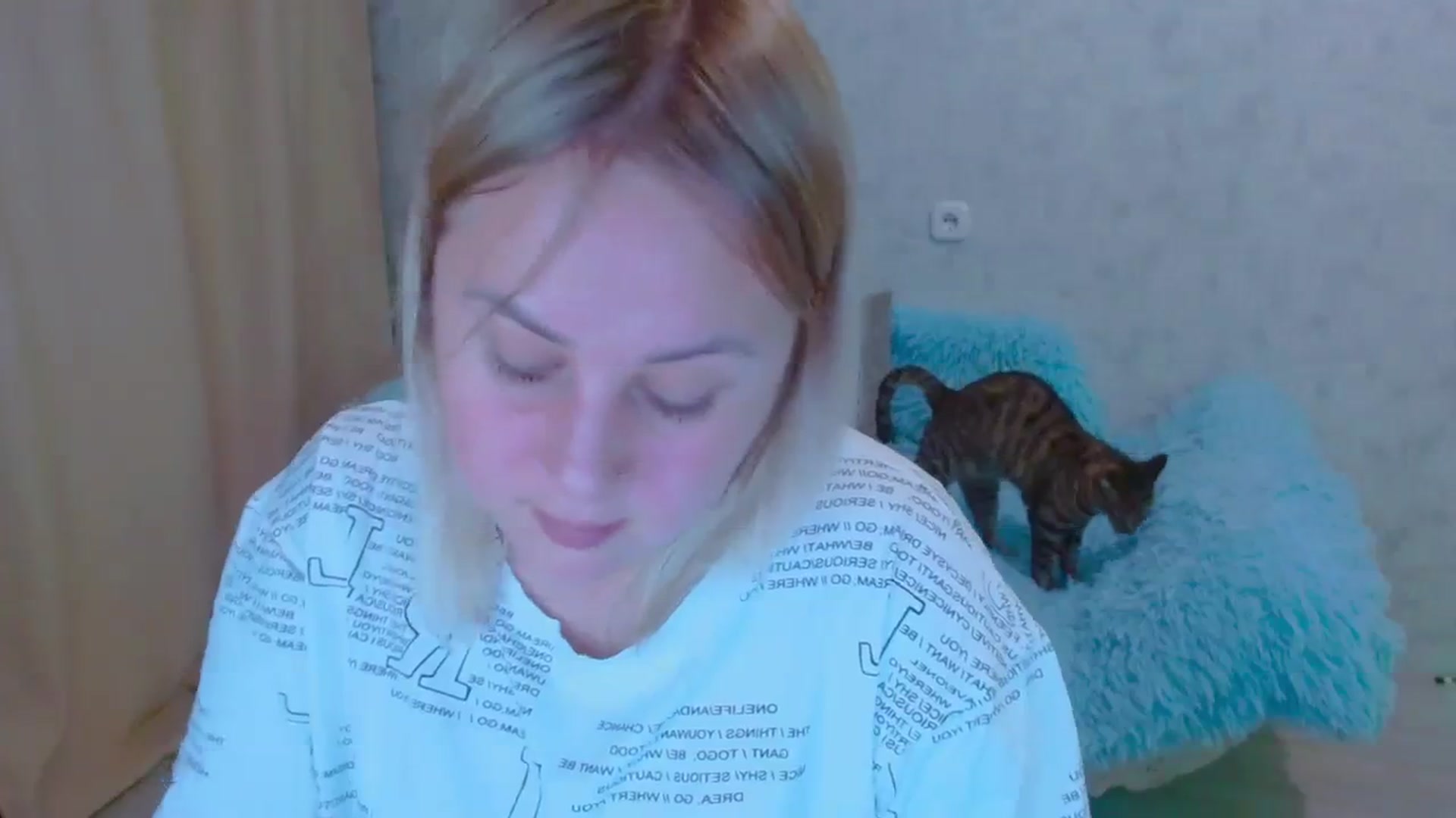 Gallery image thumbnail from Your_heart00's myfreecams stream on, 09/23/2023, 17:10 image 8 of 20