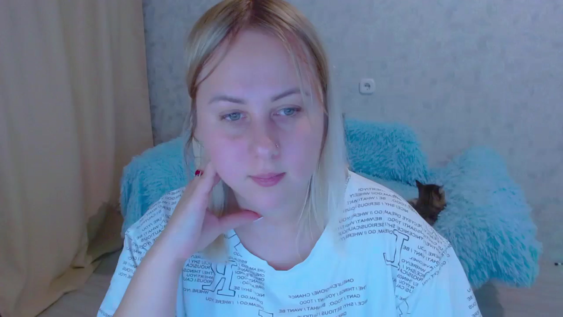Gallery image thumbnail from Your_heart00's myfreecams stream on, 09/23/2023, 17:10 image 13 of 20