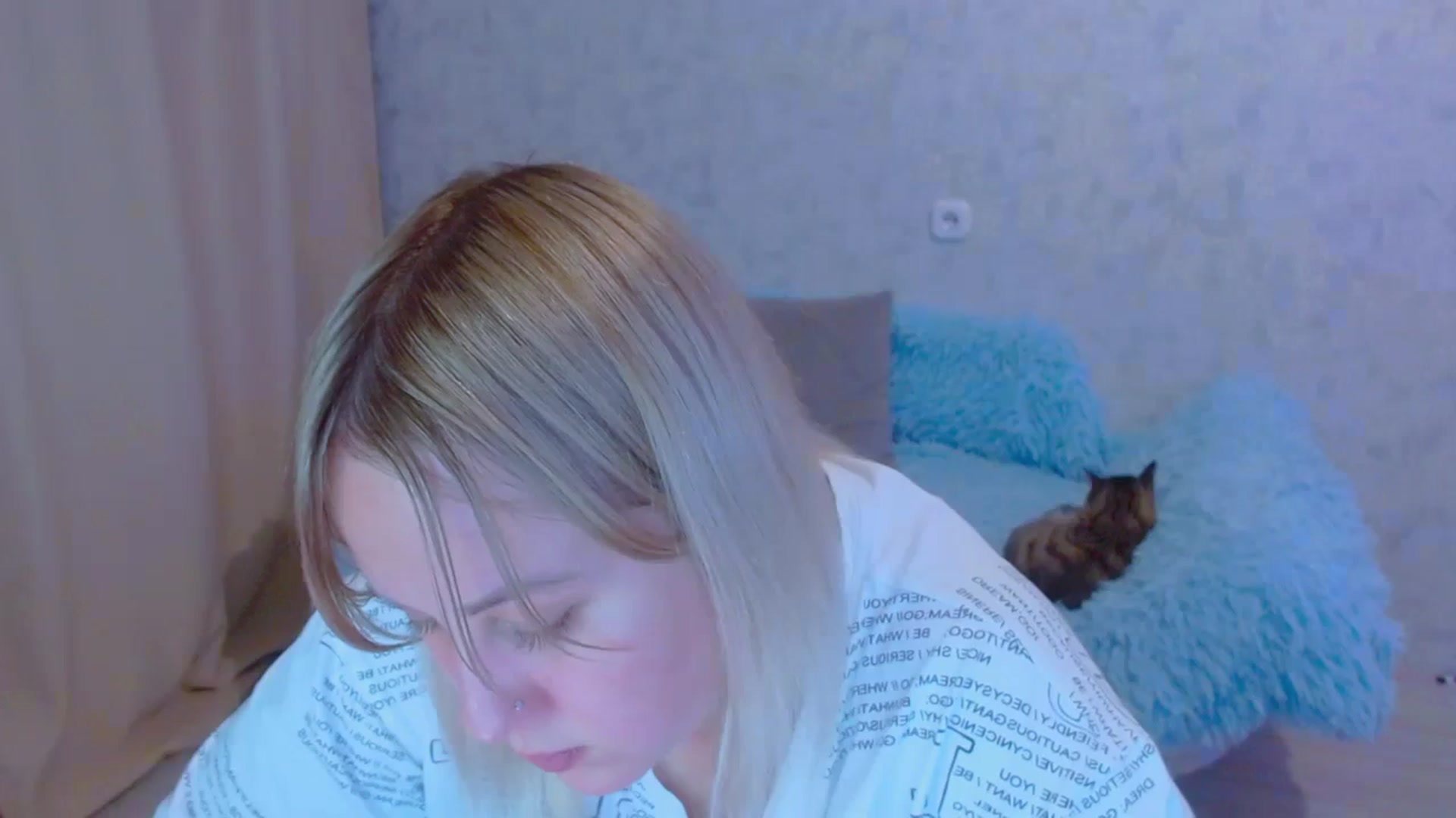 Gallery image thumbnail from Your_heart00's myfreecams stream on, 09/23/2023, 17:10 image 19 of 20