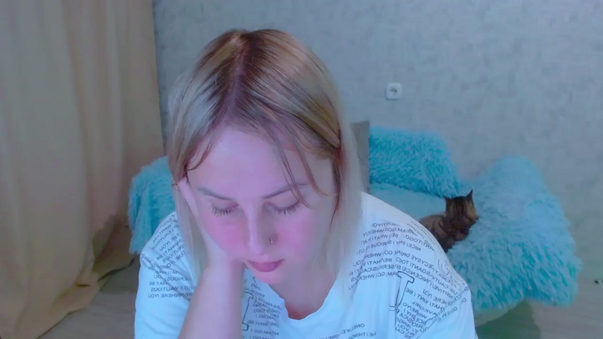 Gallery image thumbnail from Your_heart00's myfreecams stream on, 09/23/2023, 17:10 image 15 of 20