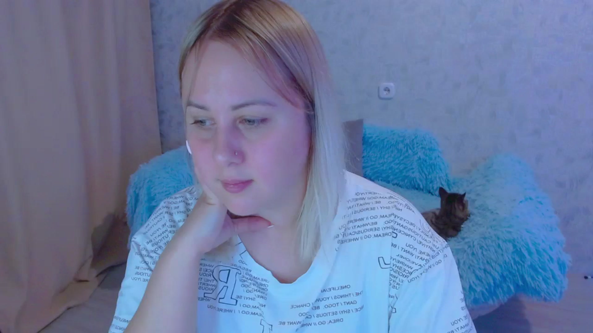 Gallery image thumbnail from Your_heart00's myfreecams stream on, 09/23/2023, 17:10 image 12 of 20