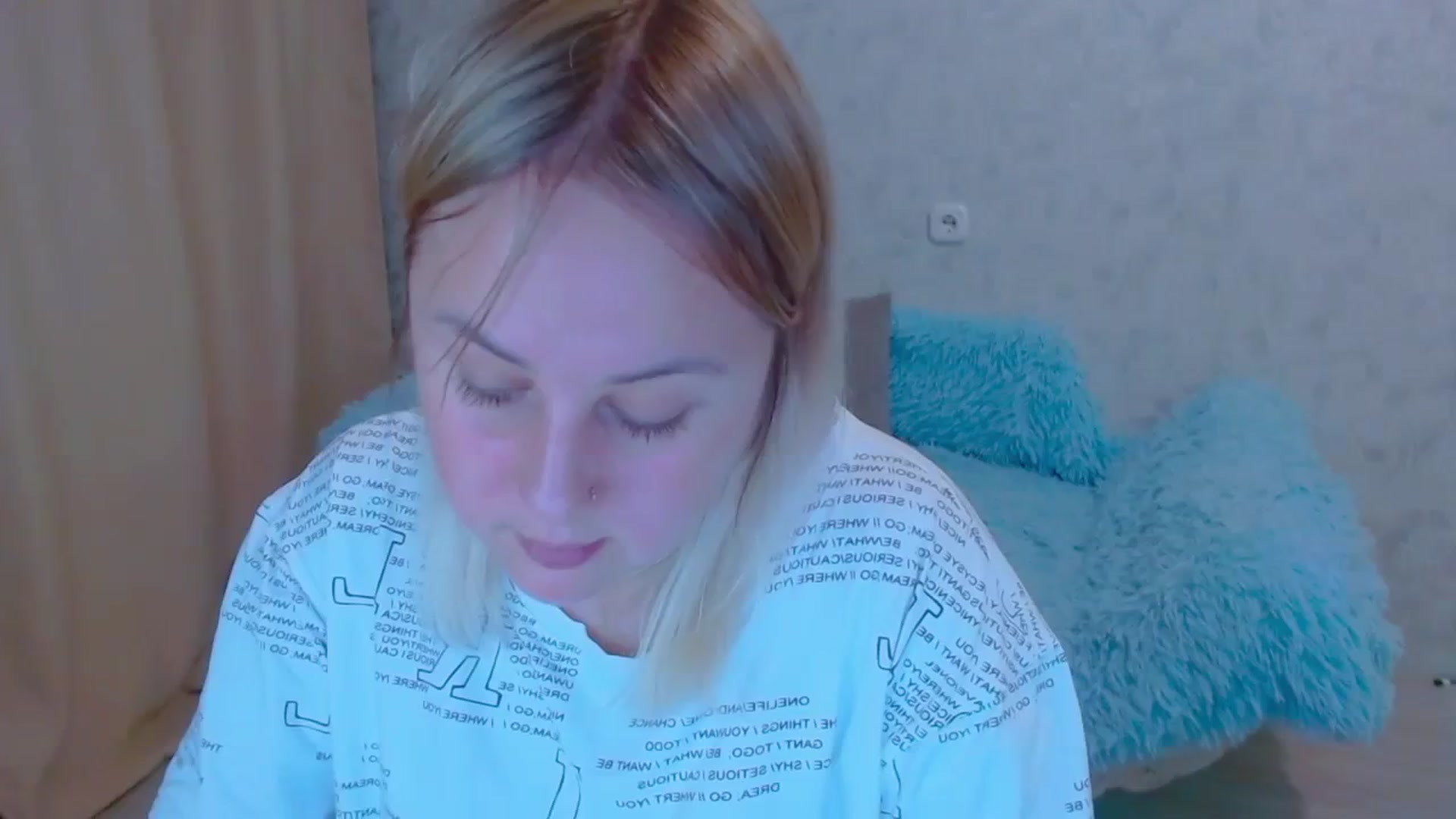 Gallery image thumbnail from Your_heart00's myfreecams stream on, 09/23/2023, 17:10 image 6 of 20