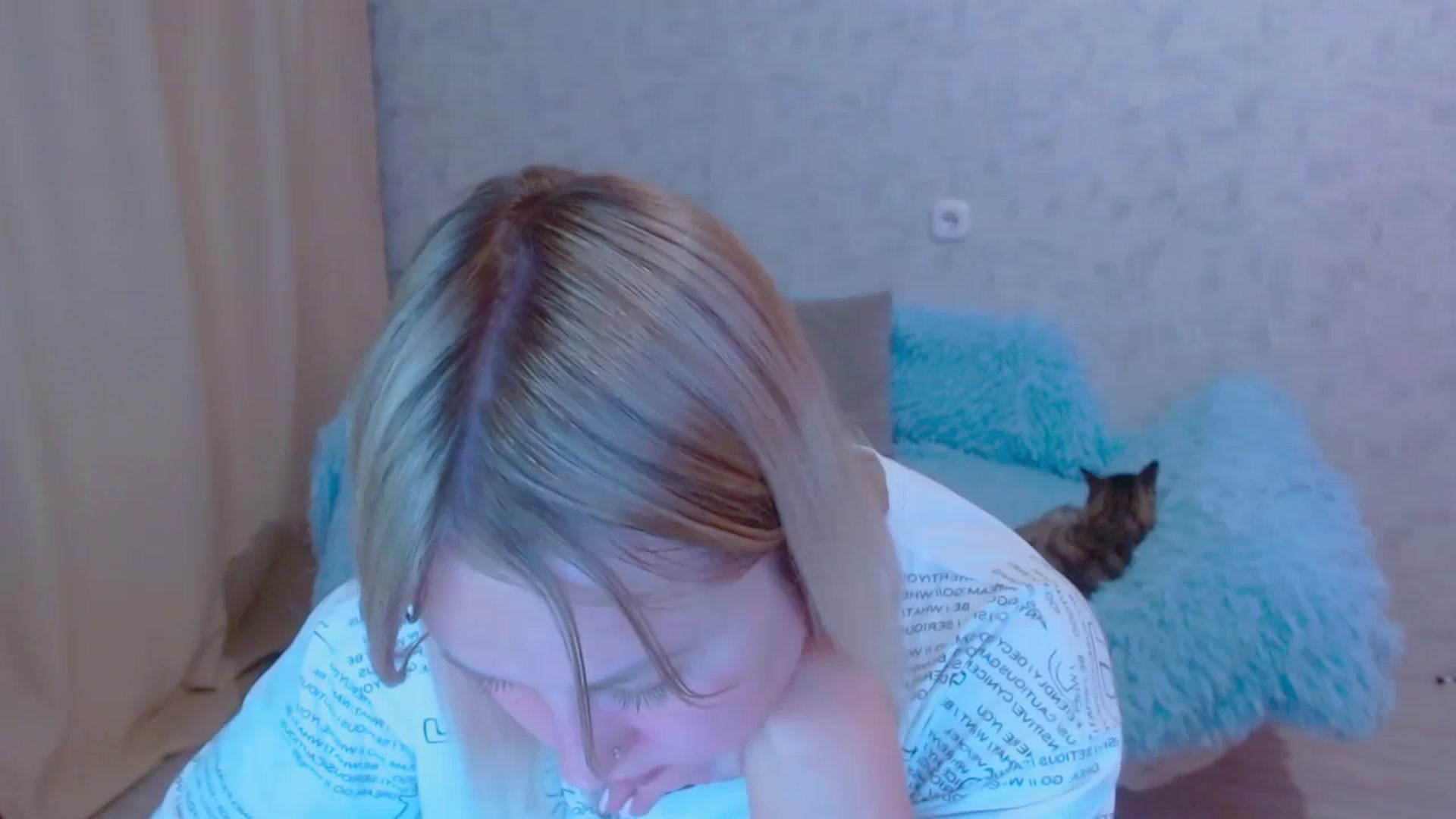 Gallery image thumbnail from Your_heart00's myfreecams stream on, 09/23/2023, 17:10 image 17 of 20