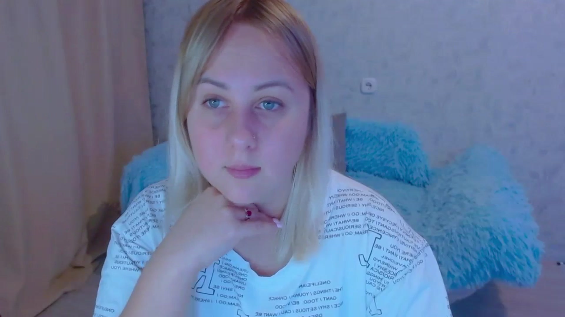 Gallery image thumbnail from Your_heart00's myfreecams stream on, 09/23/2023, 17:10 image 5 of 20