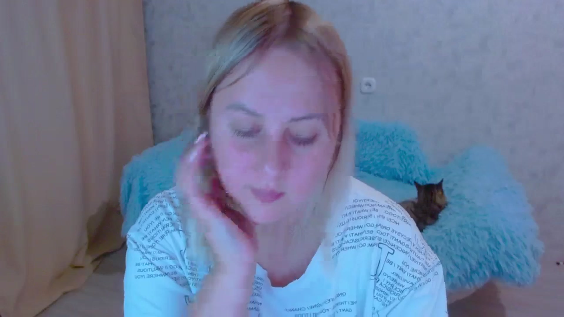 Gallery image thumbnail from Your_heart00's myfreecams stream on, 09/23/2023, 17:10 image 14 of 20
