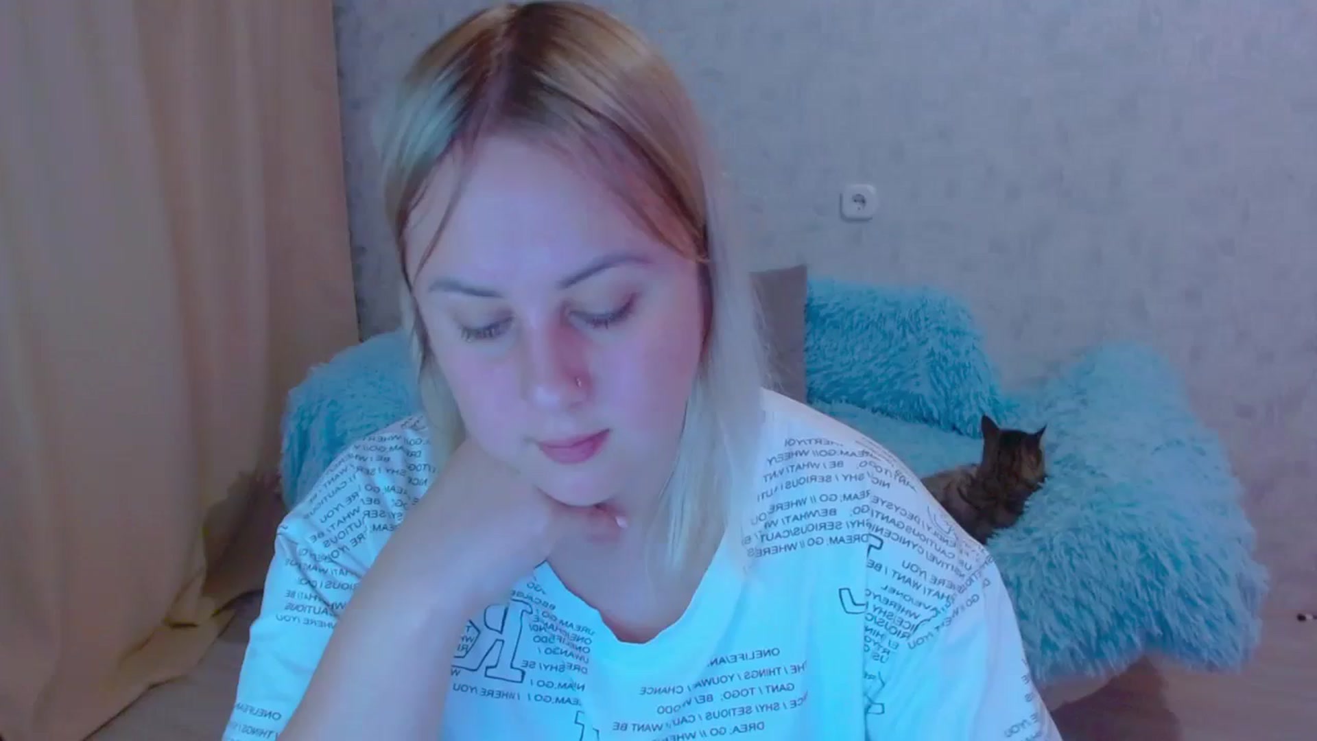 Gallery image thumbnail from Your_heart00's myfreecams stream on, 09/23/2023, 17:10 image 11 of 20