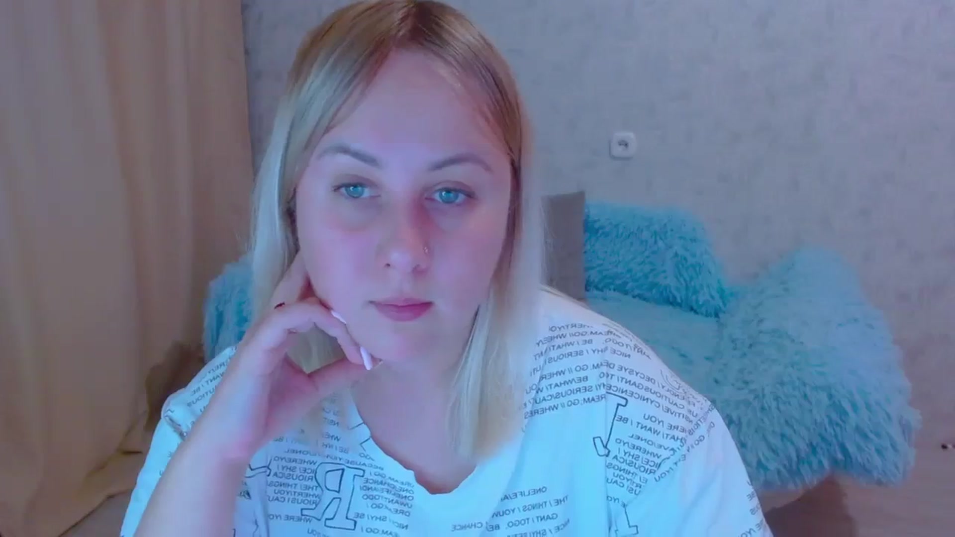 Gallery image thumbnail from Your_heart00's myfreecams stream on, 09/23/2023, 17:10 image 4 of 20