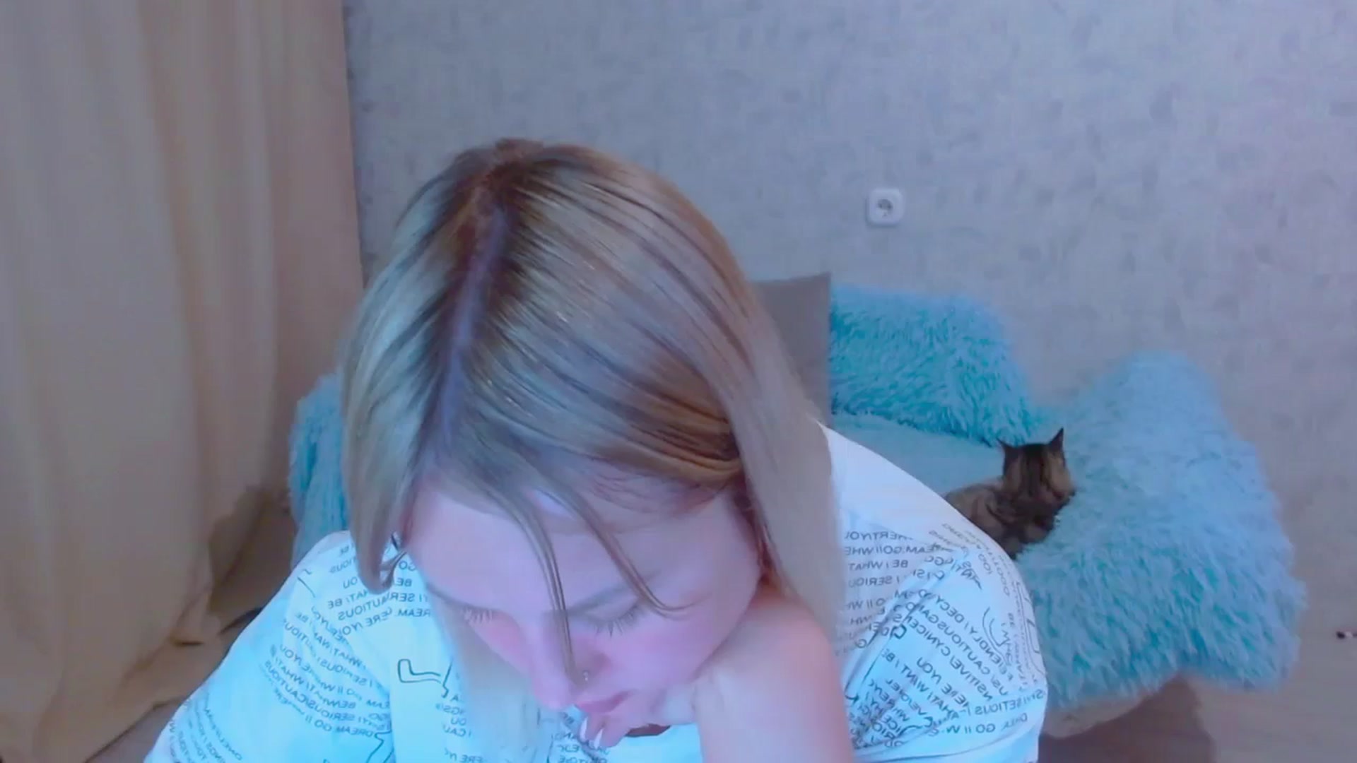 Gallery image thumbnail from Your_heart00's myfreecams stream on, 09/23/2023, 17:10 image 16 of 20