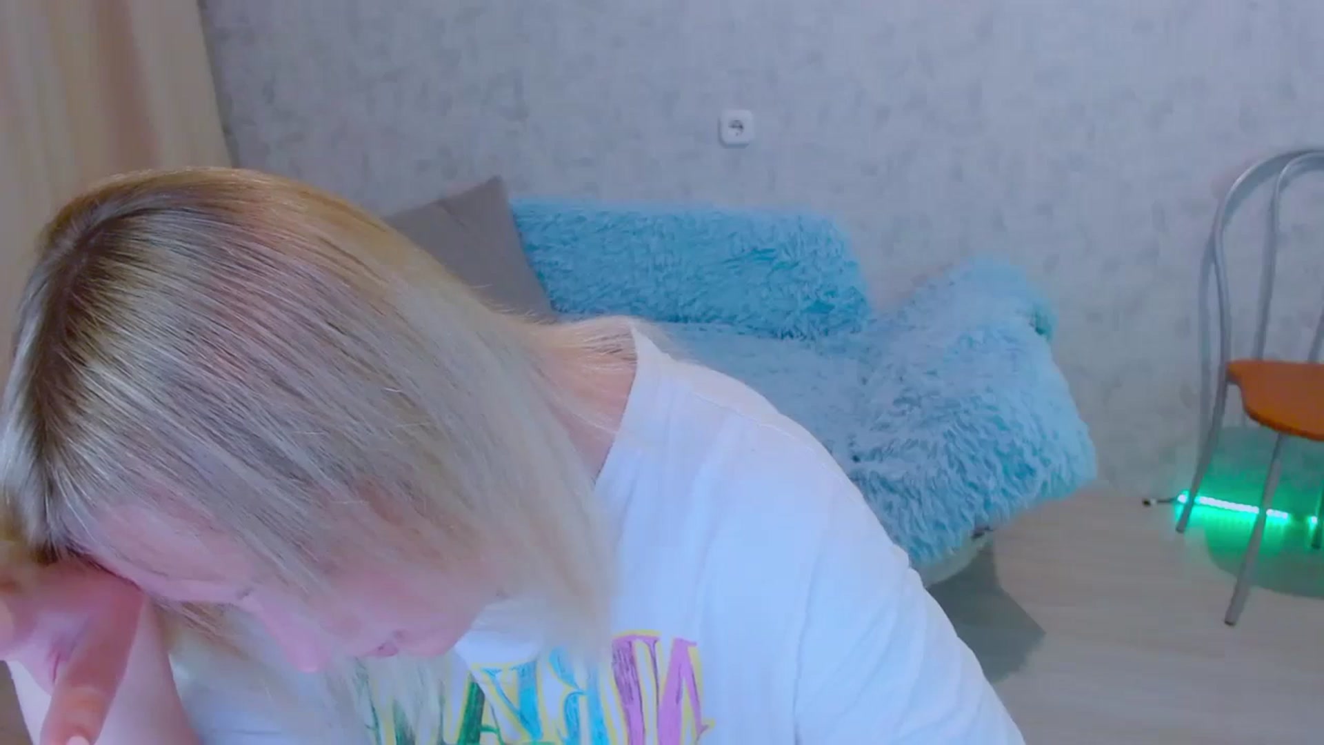 Gallery image thumbnail from Your_heart00's myfreecams stream on, 09/24/2023, 15:04 image 16 of 20