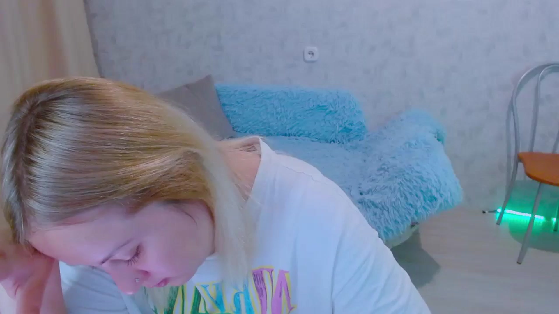 Gallery image thumbnail from Your_heart00's myfreecams stream on, 09/24/2023, 15:04 image 17 of 20