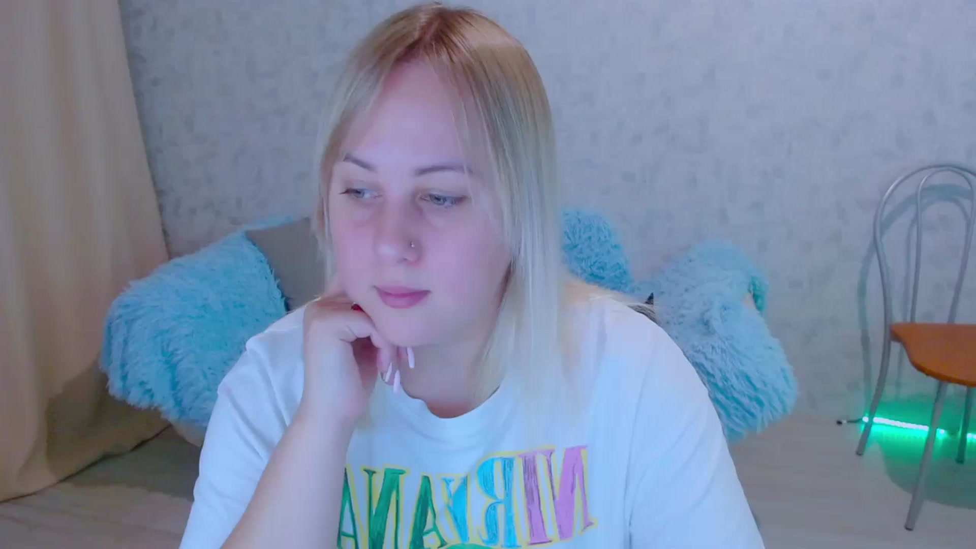 Gallery image thumbnail from Your_heart00's myfreecams stream on, 09/24/2023, 16:11 image 5 of 20