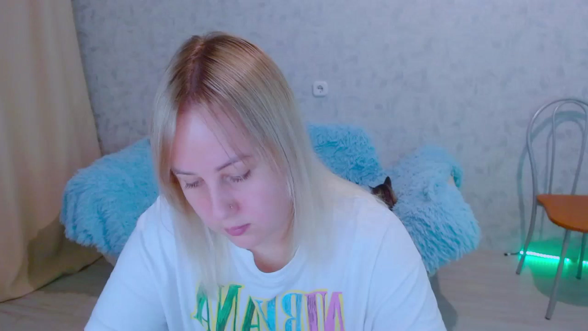 Gallery image thumbnail from Your_heart00's myfreecams stream on, 09/24/2023, 16:11 image 18 of 20