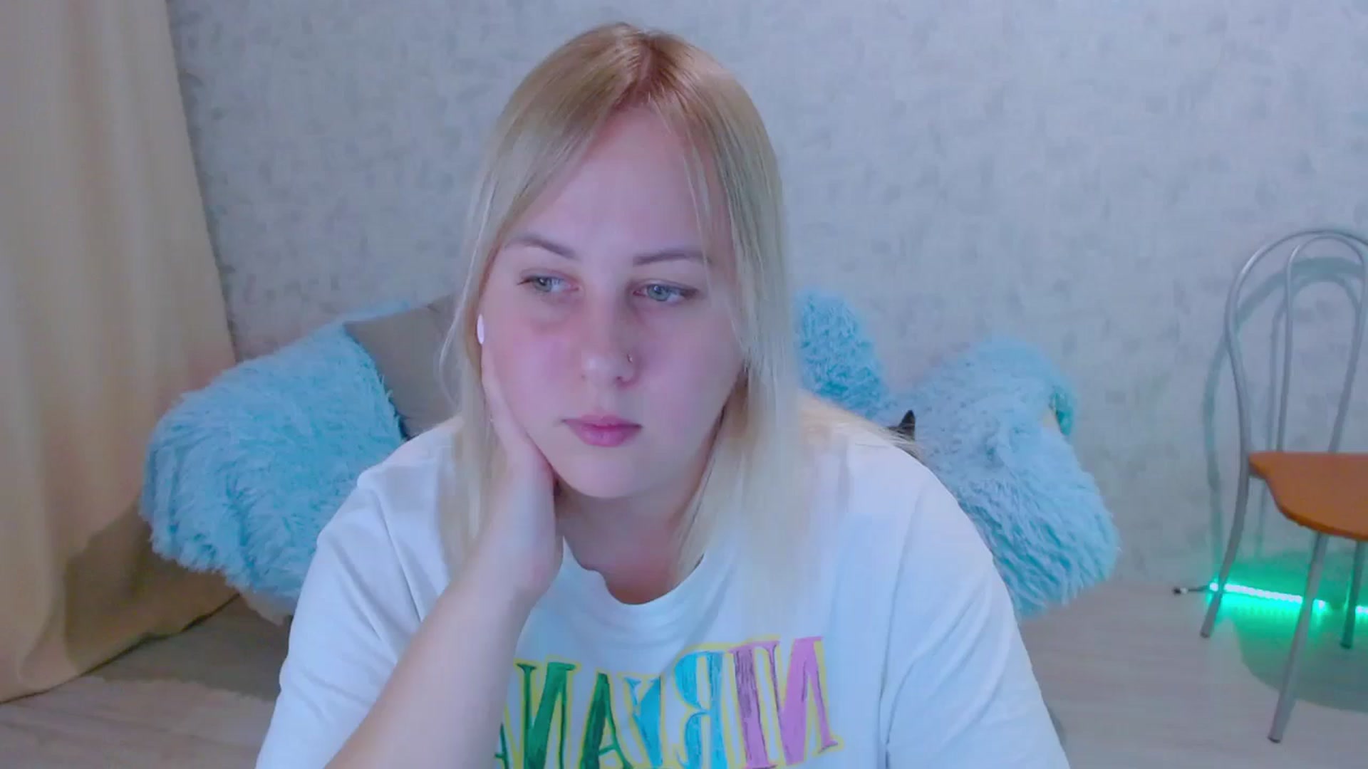 Gallery image thumbnail from Your_heart00's myfreecams stream on, 09/24/2023, 16:11 image 8 of 20