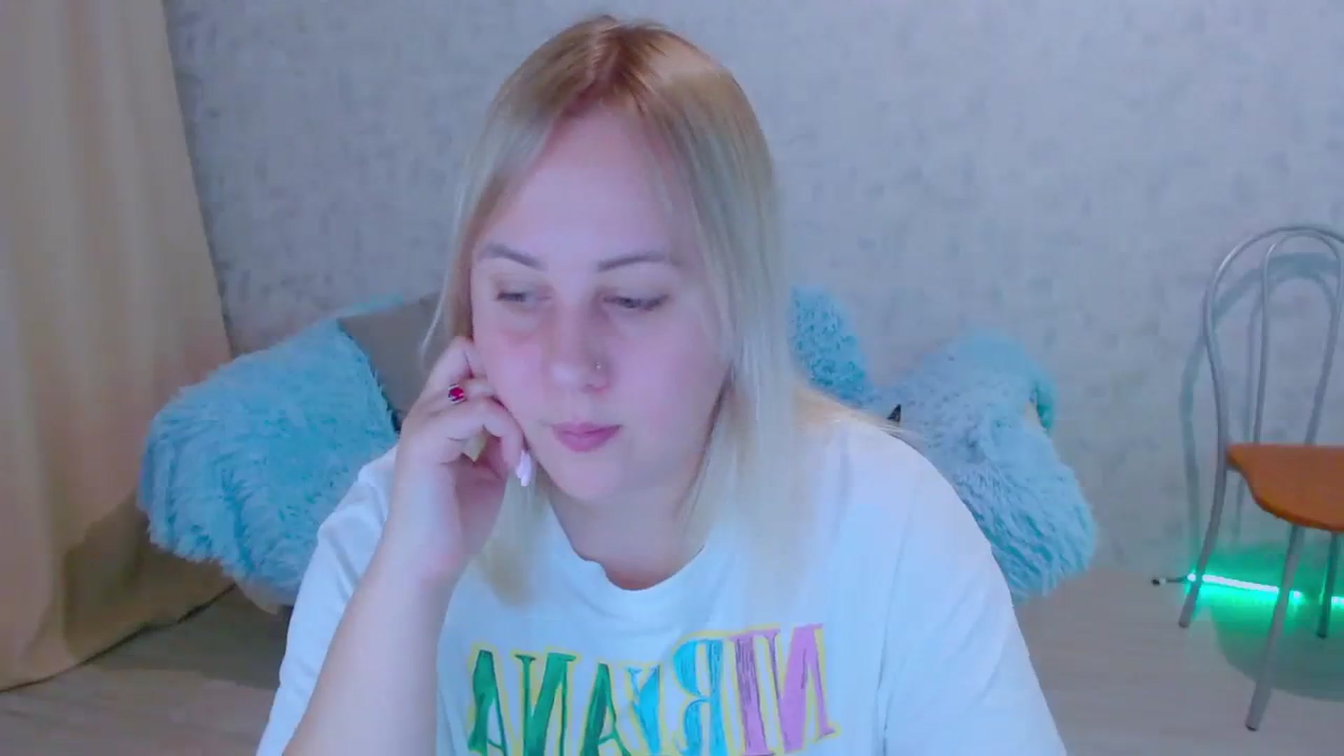 Gallery image thumbnail from Your_heart00's myfreecams stream on, 09/24/2023, 16:11 image 7 of 20