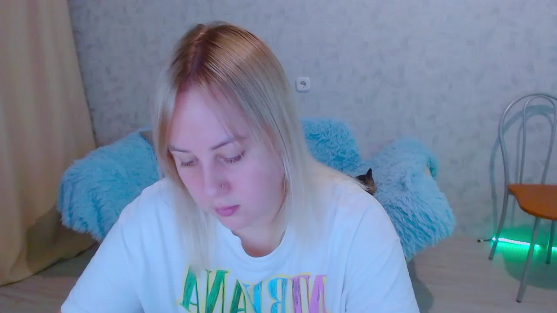Gallery image thumbnail from Your_heart00's myfreecams stream on, 09/24/2023, 16:11 image 14 of 20