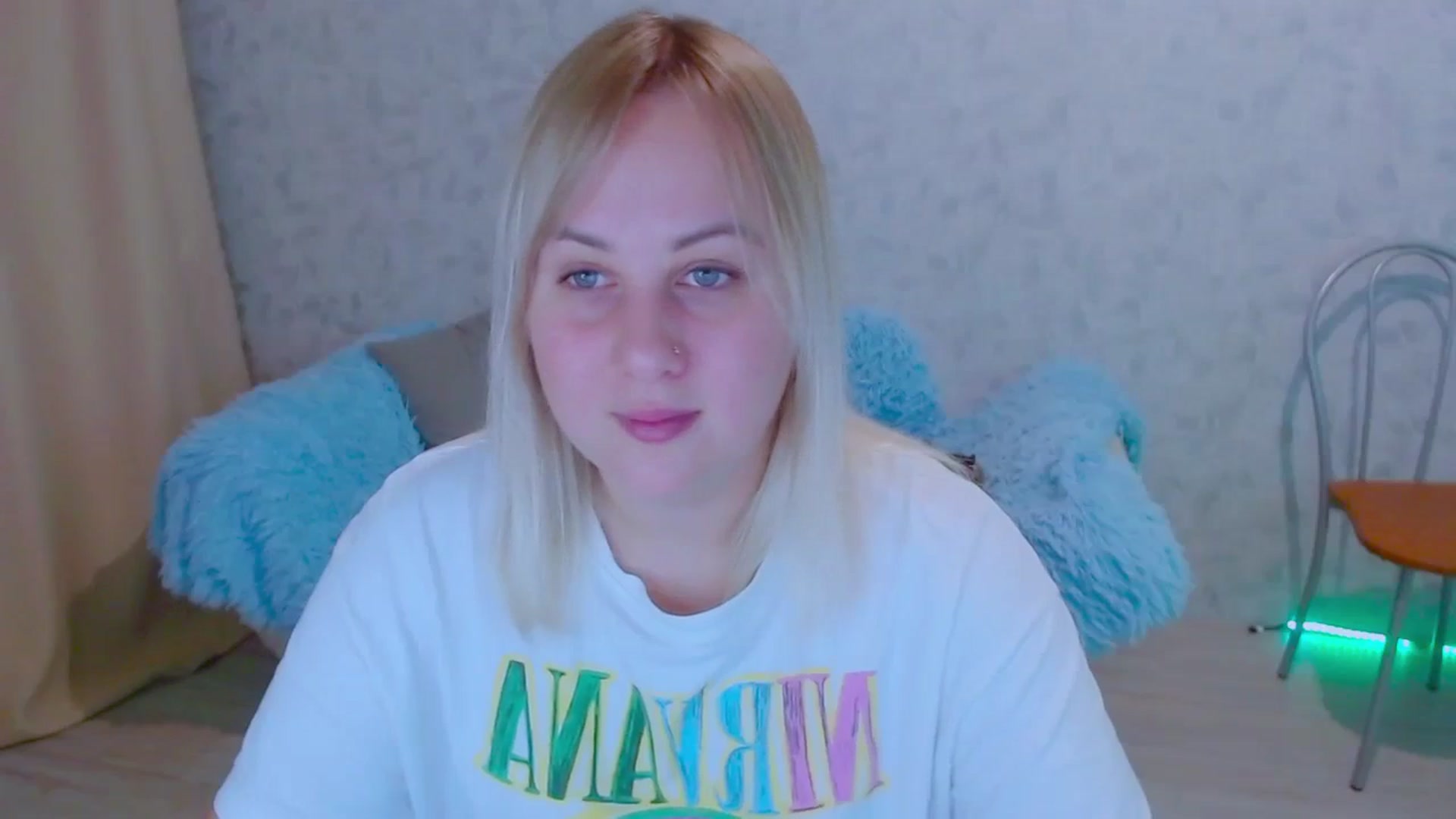 Gallery image thumbnail from Your_heart00's myfreecams stream on, 09/24/2023, 16:11 image 12 of 20