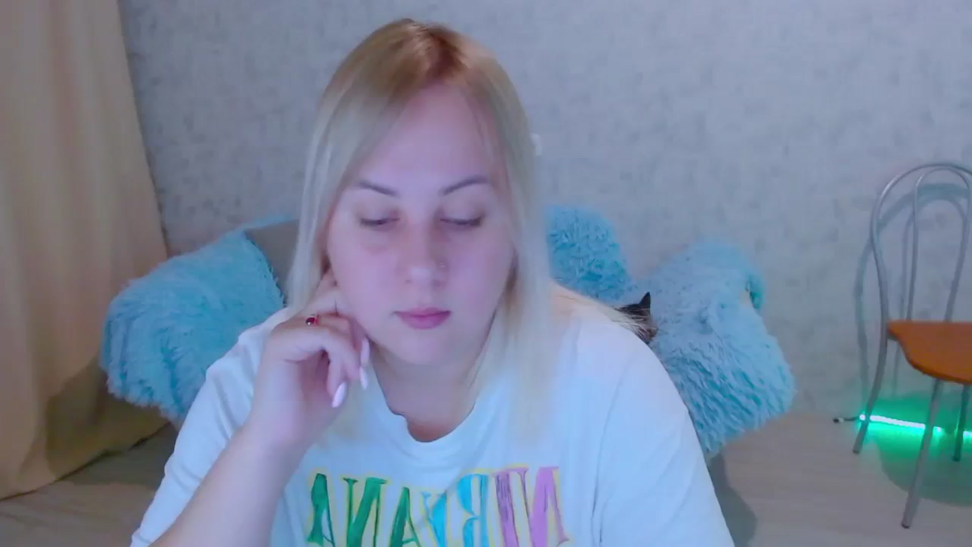 Gallery image thumbnail from Your_heart00's myfreecams stream on, 09/24/2023, 16:11 image 9 of 20