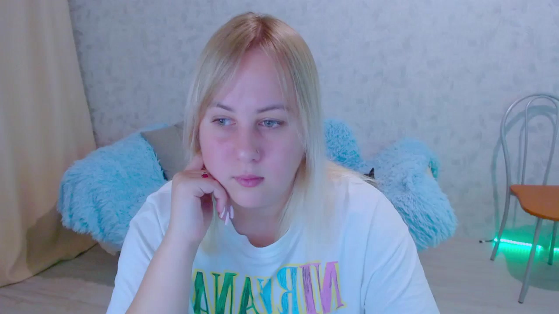 Gallery image thumbnail from Your_heart00's myfreecams stream on, 09/24/2023, 16:11 image 6 of 20