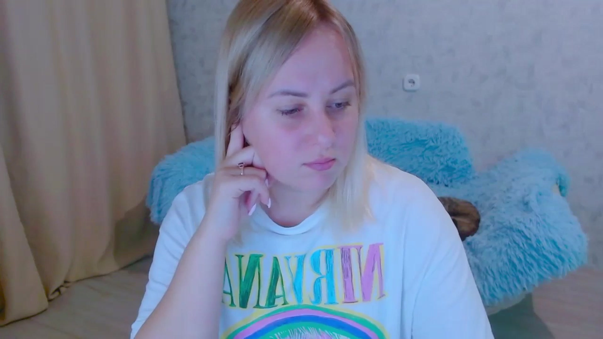 Gallery image thumbnail from Your_heart00's myfreecams stream on, 09/24/2023, 17:22 image 16 of 20