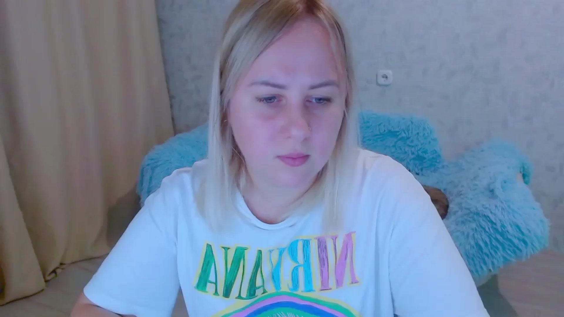 Gallery image thumbnail from Your_heart00's myfreecams stream on, 09/24/2023, 17:22 image 9 of 20