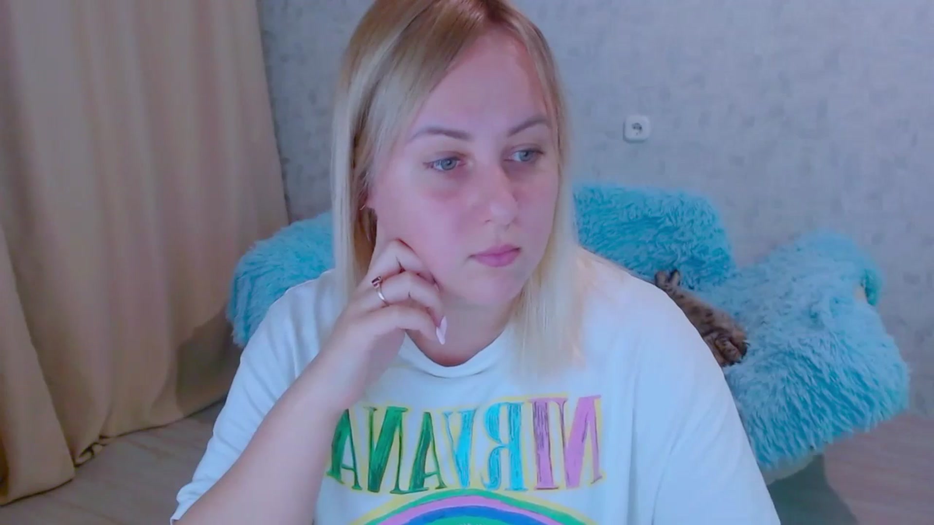 Gallery image thumbnail from Your_heart00's myfreecams stream on, 09/24/2023, 17:22 image 18 of 20