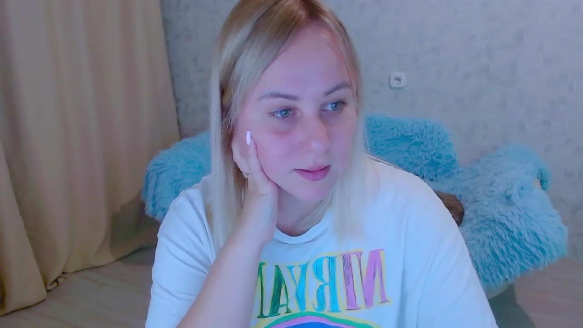 Gallery image thumbnail from Your_heart00's myfreecams stream on, 09/24/2023, 17:22 image 8 of 20