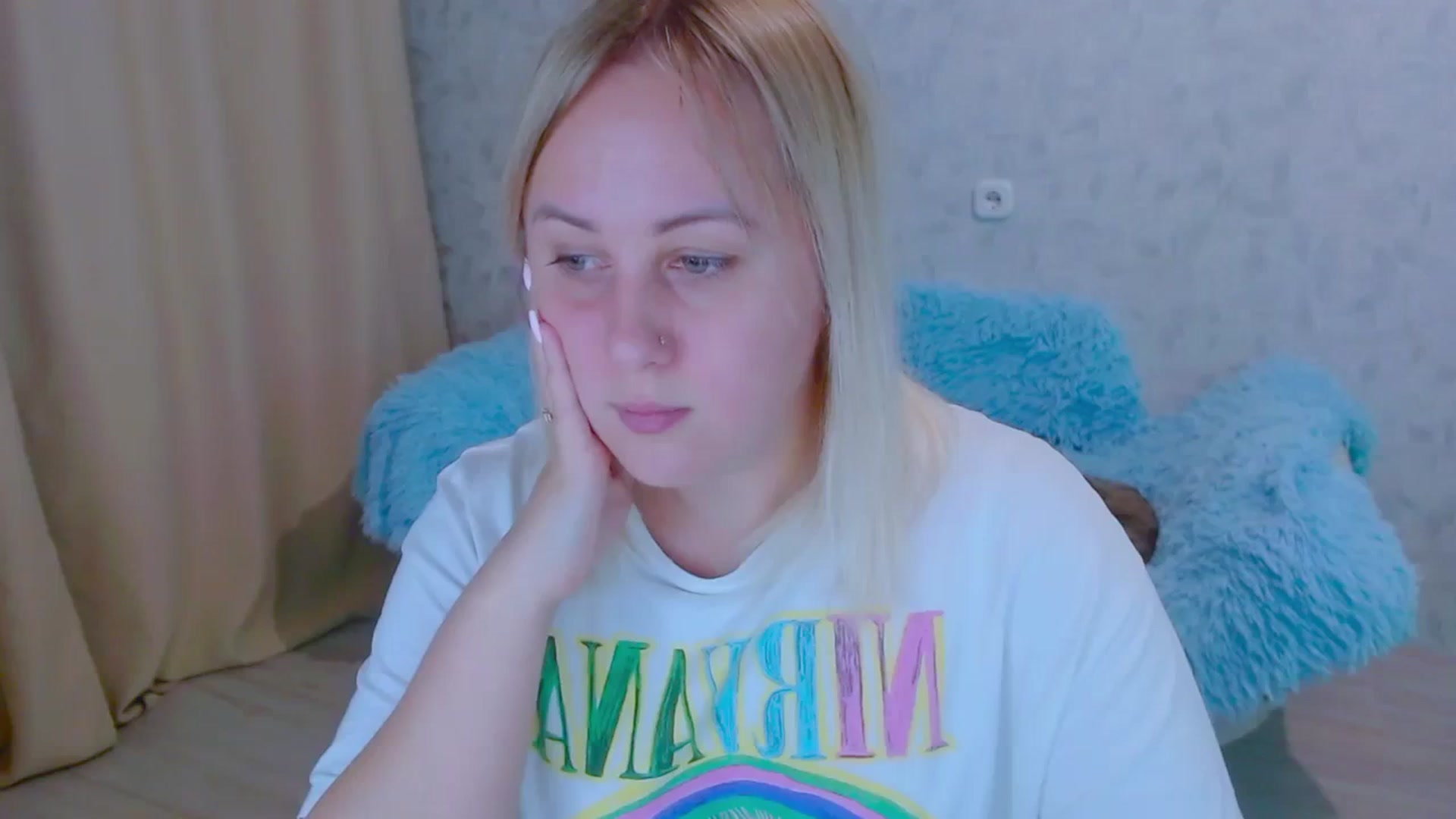 Gallery image thumbnail from Your_heart00's myfreecams stream on, 09/24/2023, 17:22 image 12 of 20