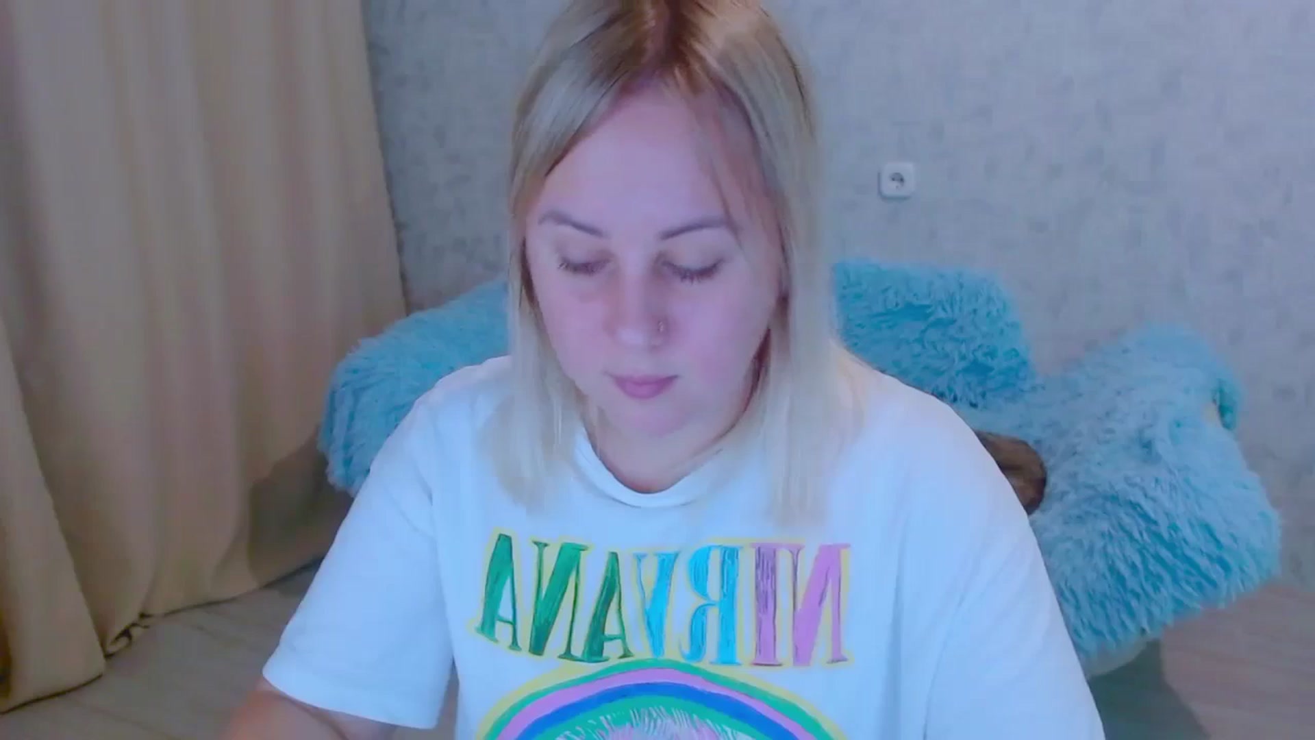 Gallery image thumbnail from Your_heart00's myfreecams stream on, 09/24/2023, 17:22 image 13 of 20