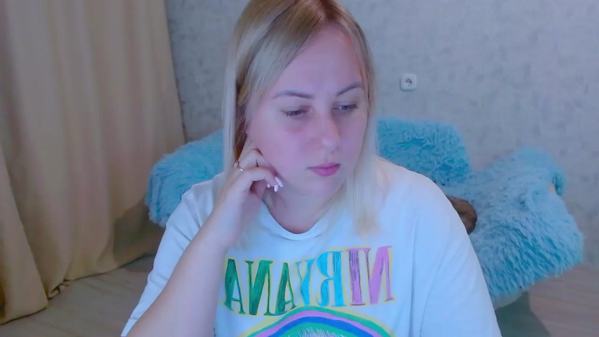 Gallery image thumbnail from Your_heart00's myfreecams stream on, 09/24/2023, 17:22 image 14 of 20