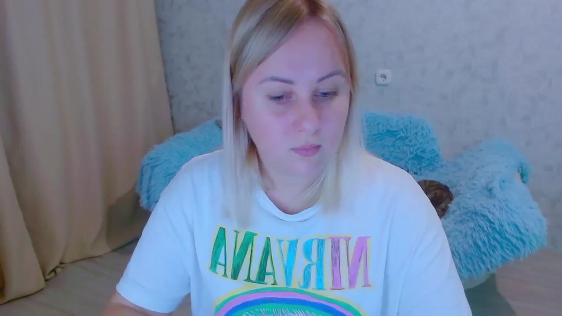 Gallery image thumbnail from Your_heart00's myfreecams stream on, 09/24/2023, 17:22 image 3 of 20