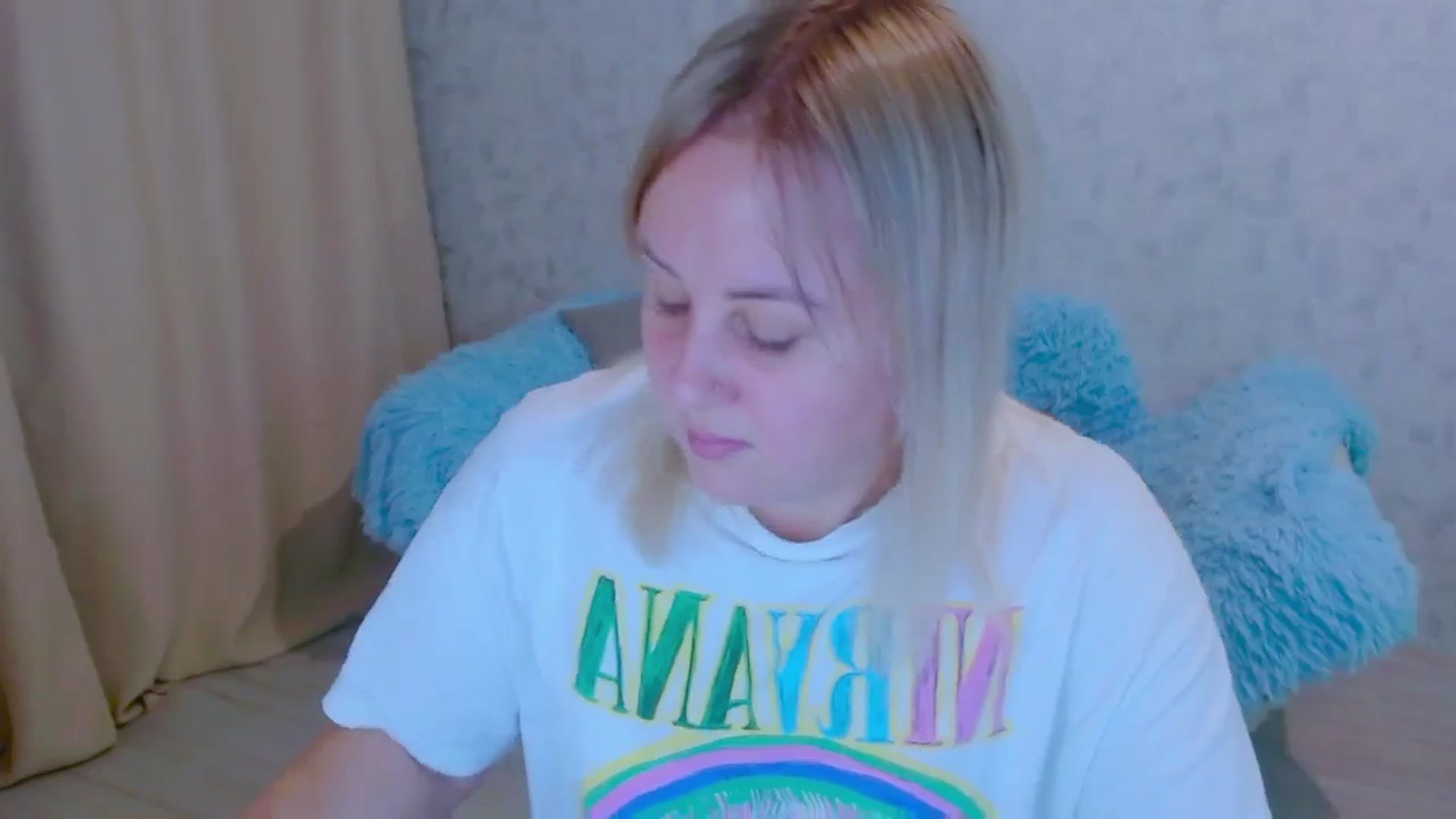 Gallery image thumbnail from Your_heart00's myfreecams stream on, 09/24/2023, 17:22 image 17 of 20