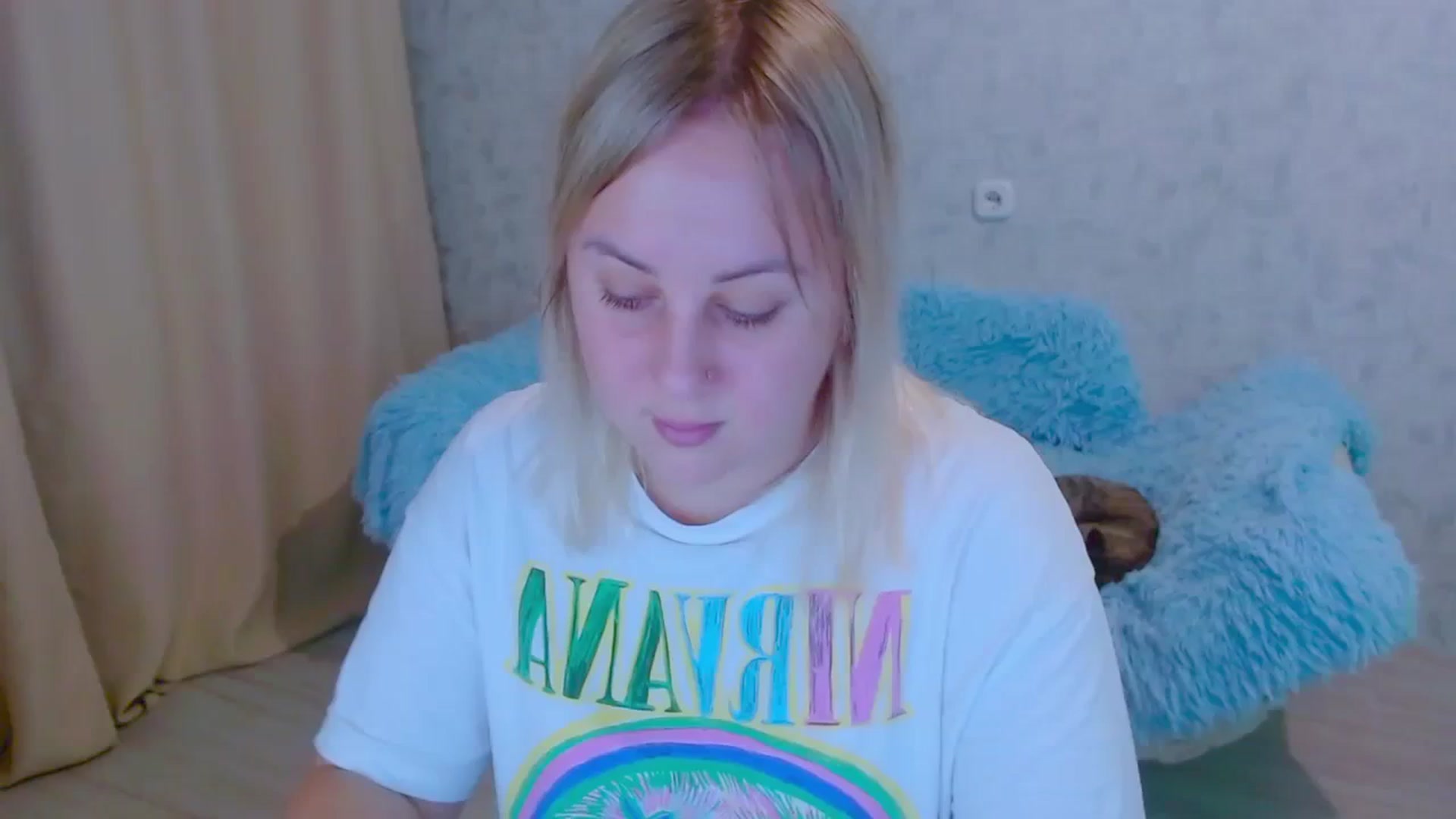Gallery image thumbnail from Your_heart00's myfreecams stream on, 09/24/2023, 17:22 image 15 of 20