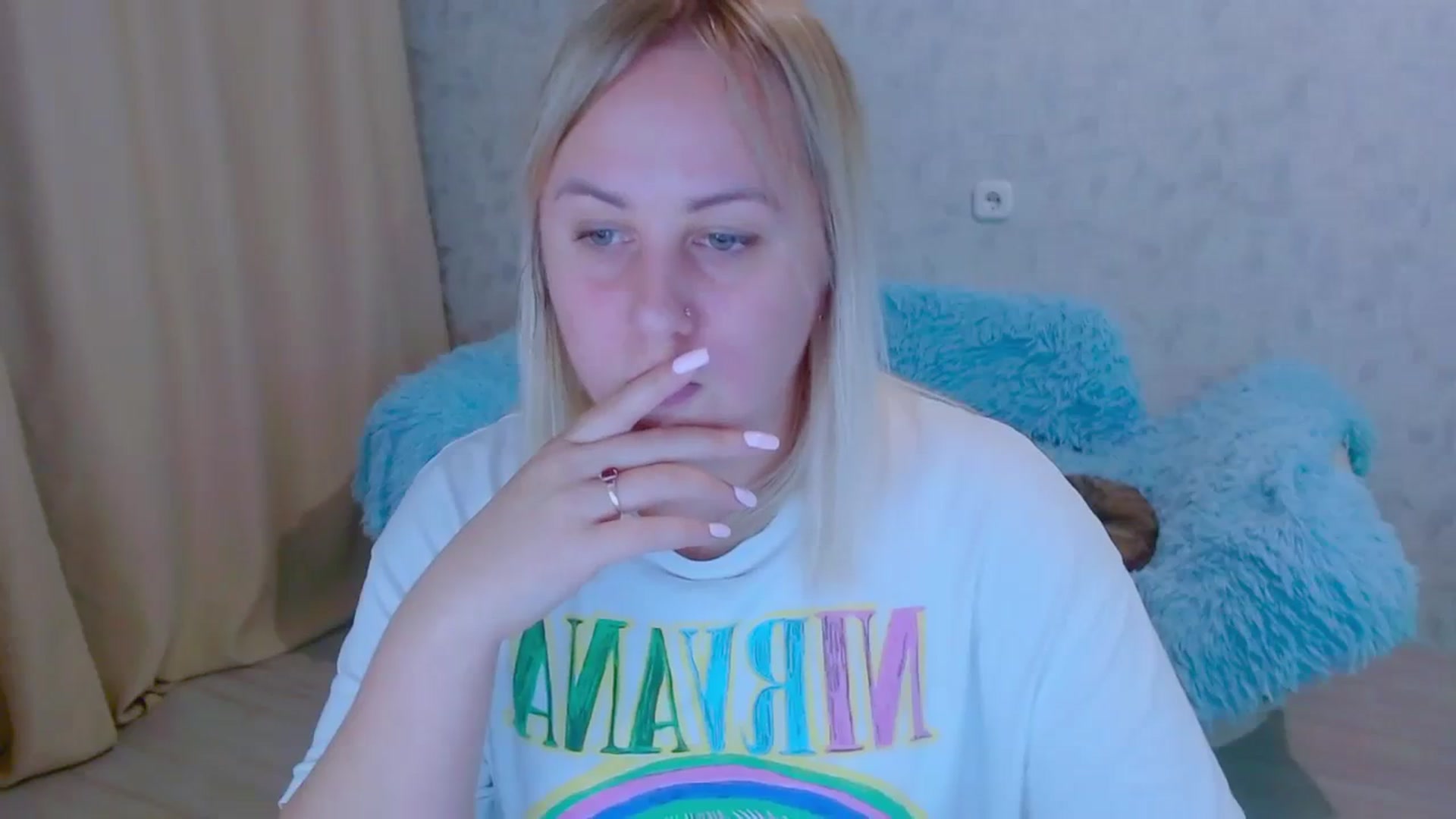 Gallery image thumbnail from Your_heart00's myfreecams stream on, 09/24/2023, 17:22 image 7 of 20