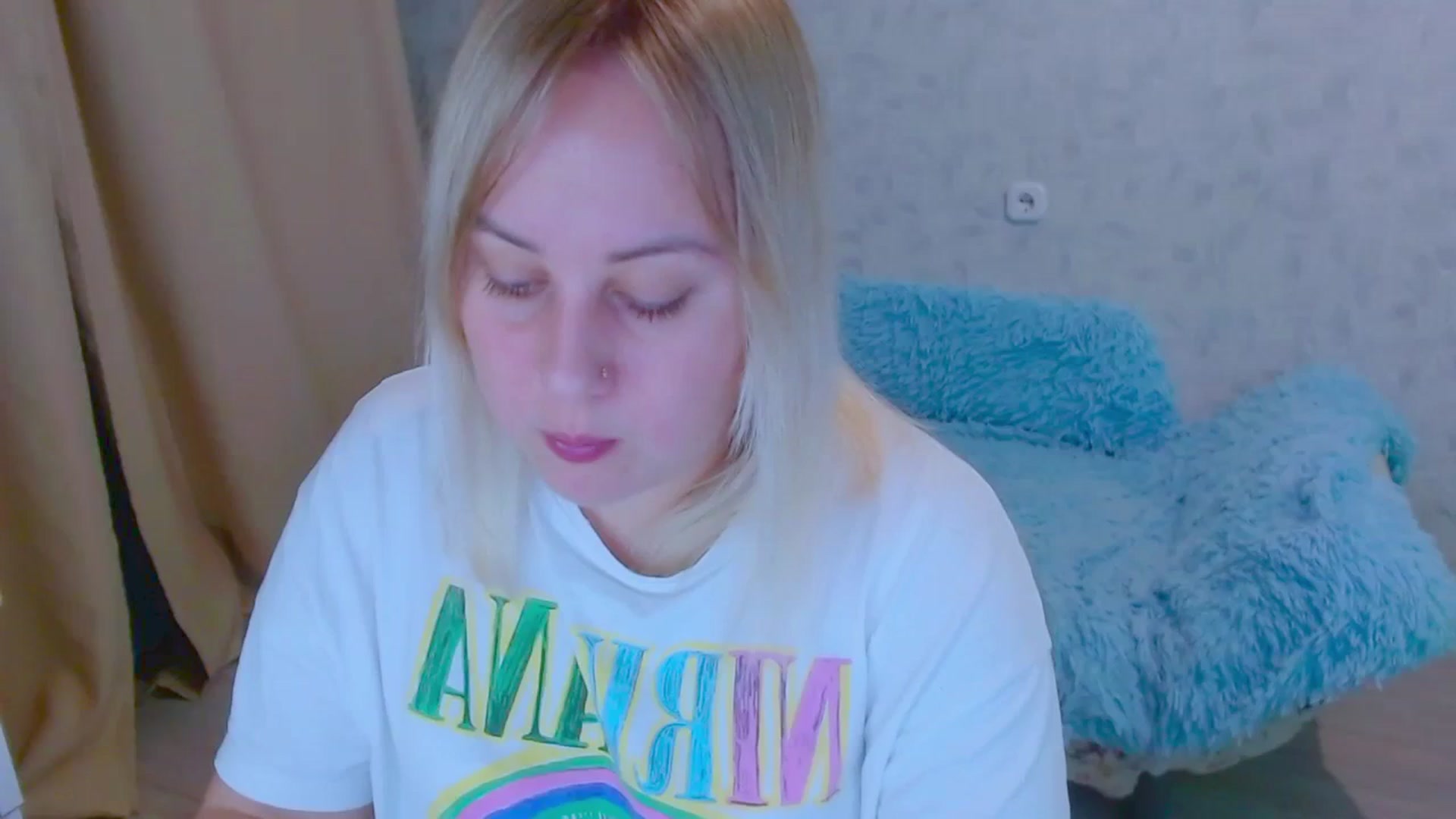 Gallery image thumbnail from Your_heart00's myfreecams stream on, 09/24/2023, 18:32 image 4 of 20