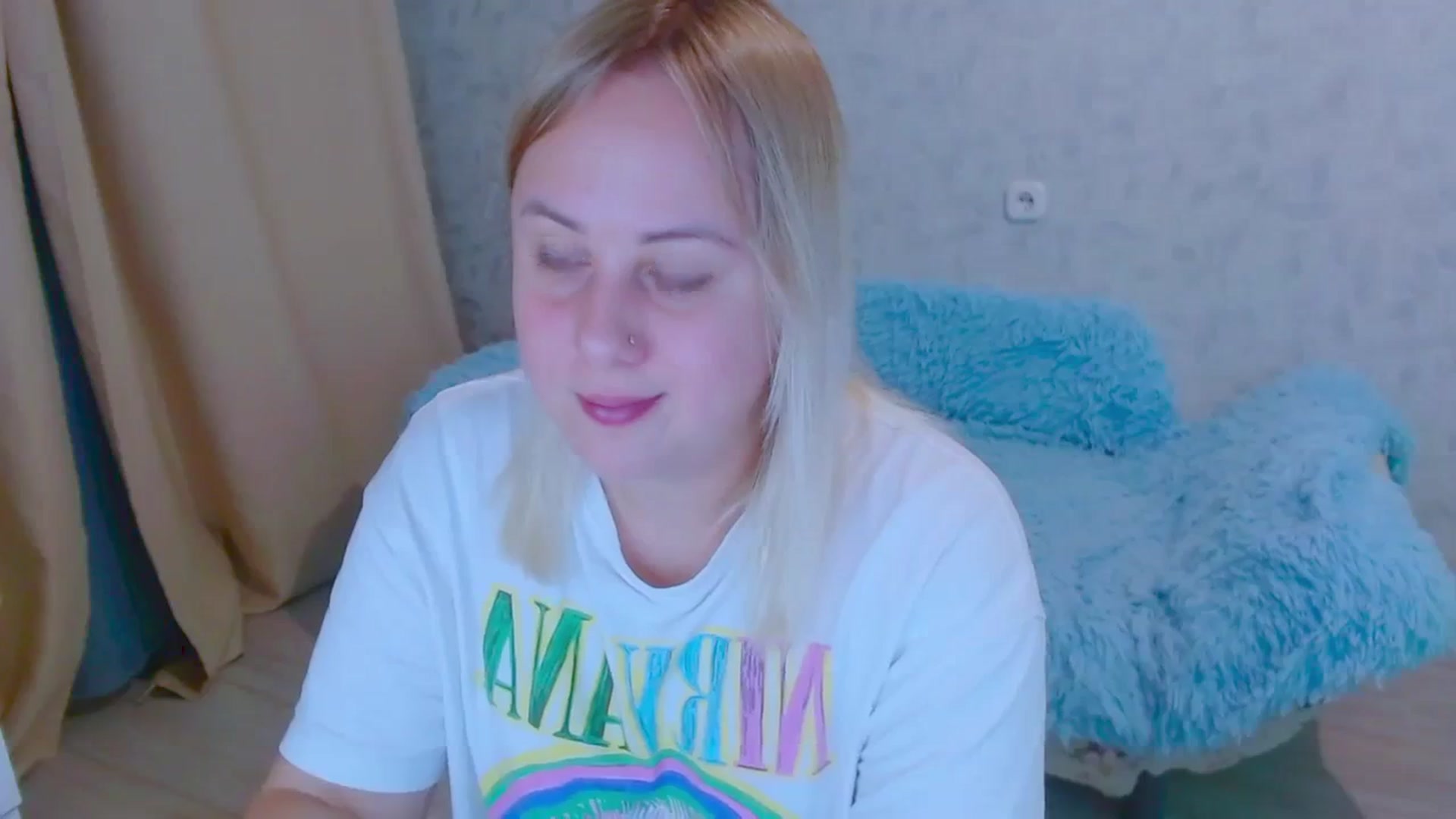 Gallery image thumbnail from Your_heart00's myfreecams stream on, 09/24/2023, 18:32 image 14 of 20