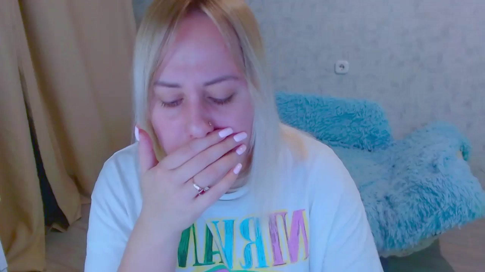 Gallery image thumbnail from Your_heart00's myfreecams stream on, 09/24/2023, 18:32 image 7 of 20