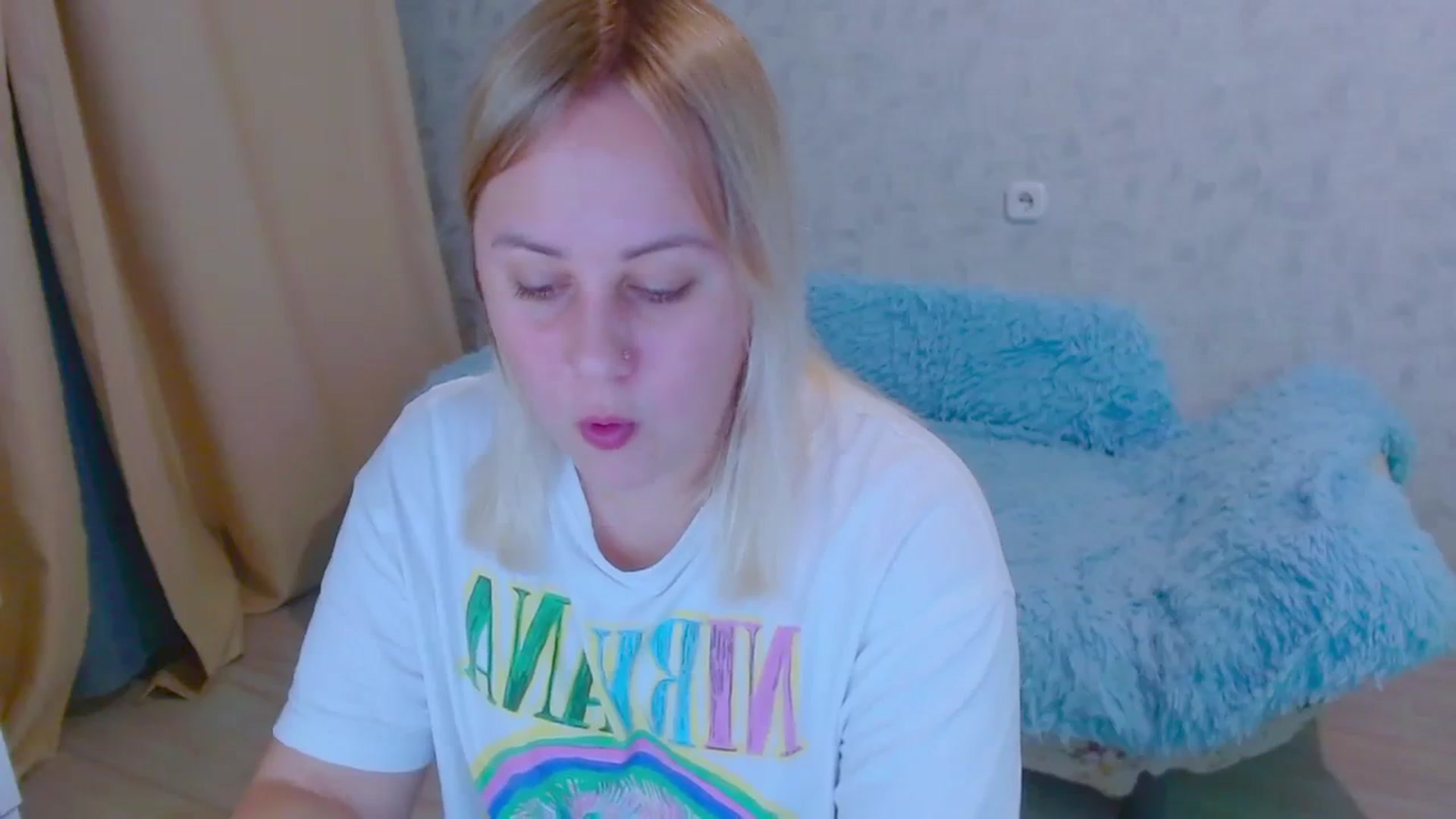 Gallery image thumbnail from Your_heart00's myfreecams stream on, 09/24/2023, 18:32 image 15 of 20