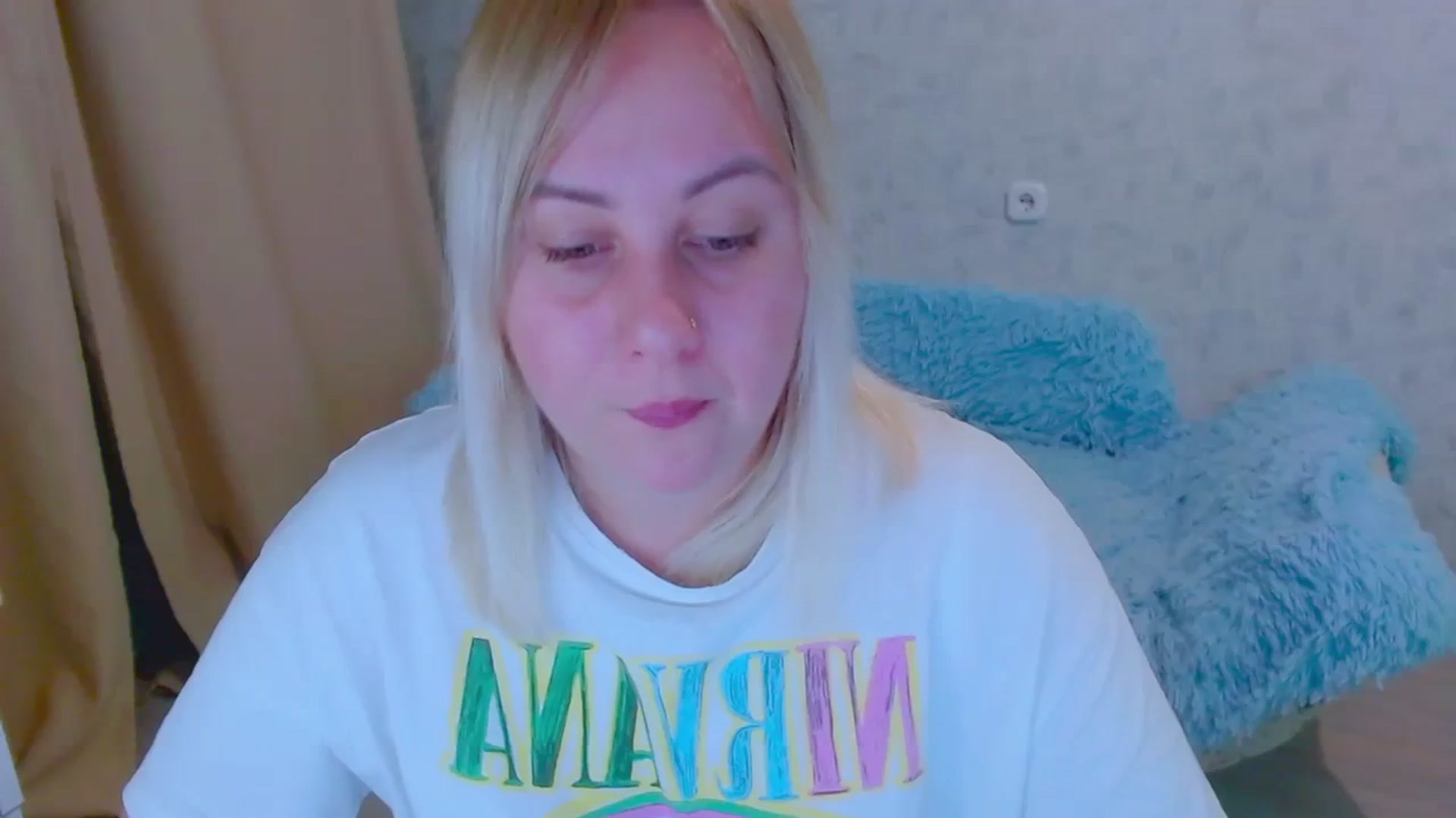 Gallery image thumbnail from Your_heart00's myfreecams stream on, 09/24/2023, 18:32 image 6 of 20