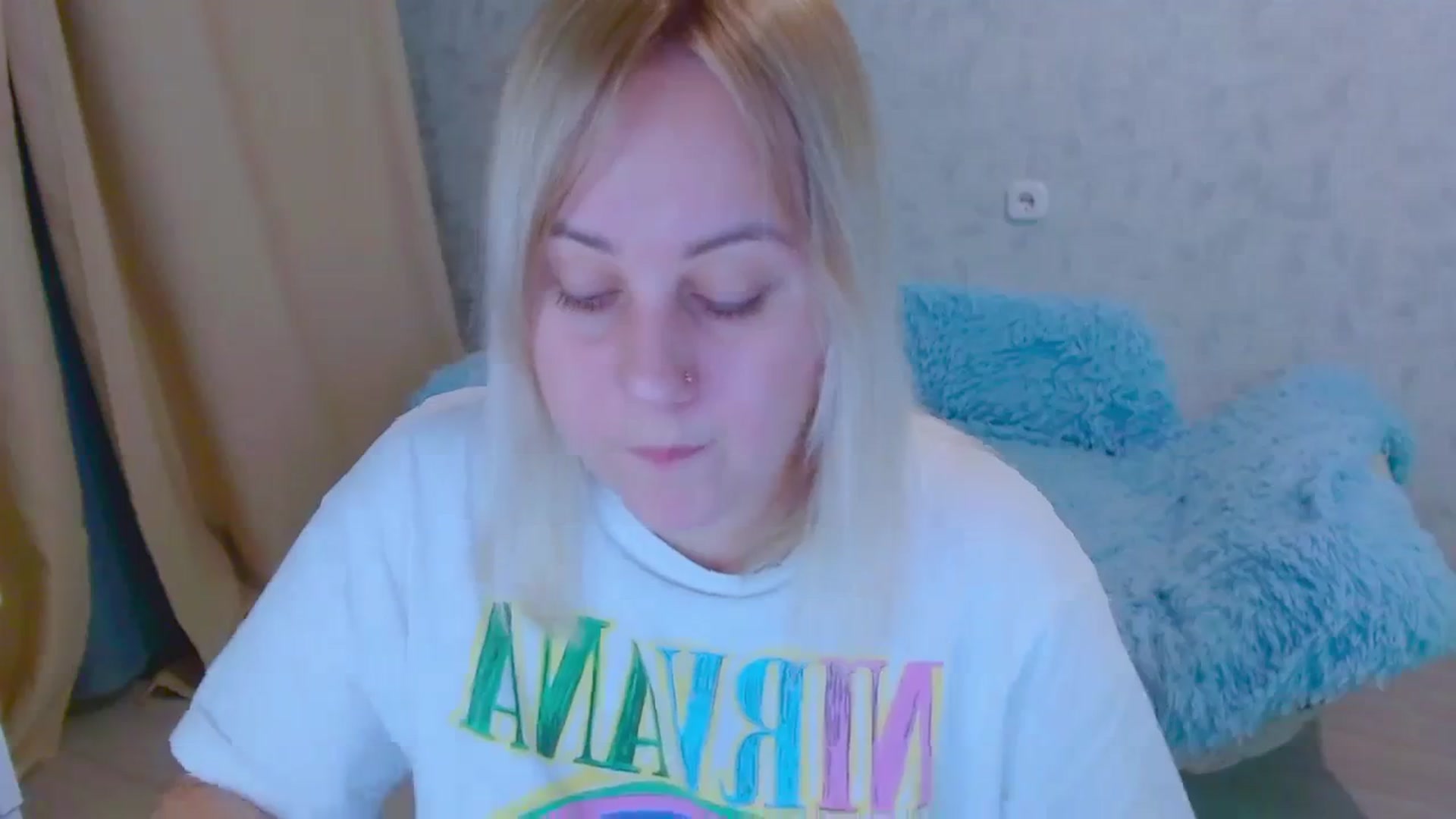 Gallery image thumbnail from Your_heart00's myfreecams stream on, 09/24/2023, 18:32 image 9 of 20