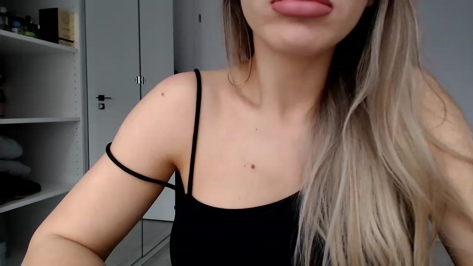 Gallery image thumbnail from Yourbabyyy96's myfreecams stream on, 03/29/2023, 08:18 image 4 of 20
