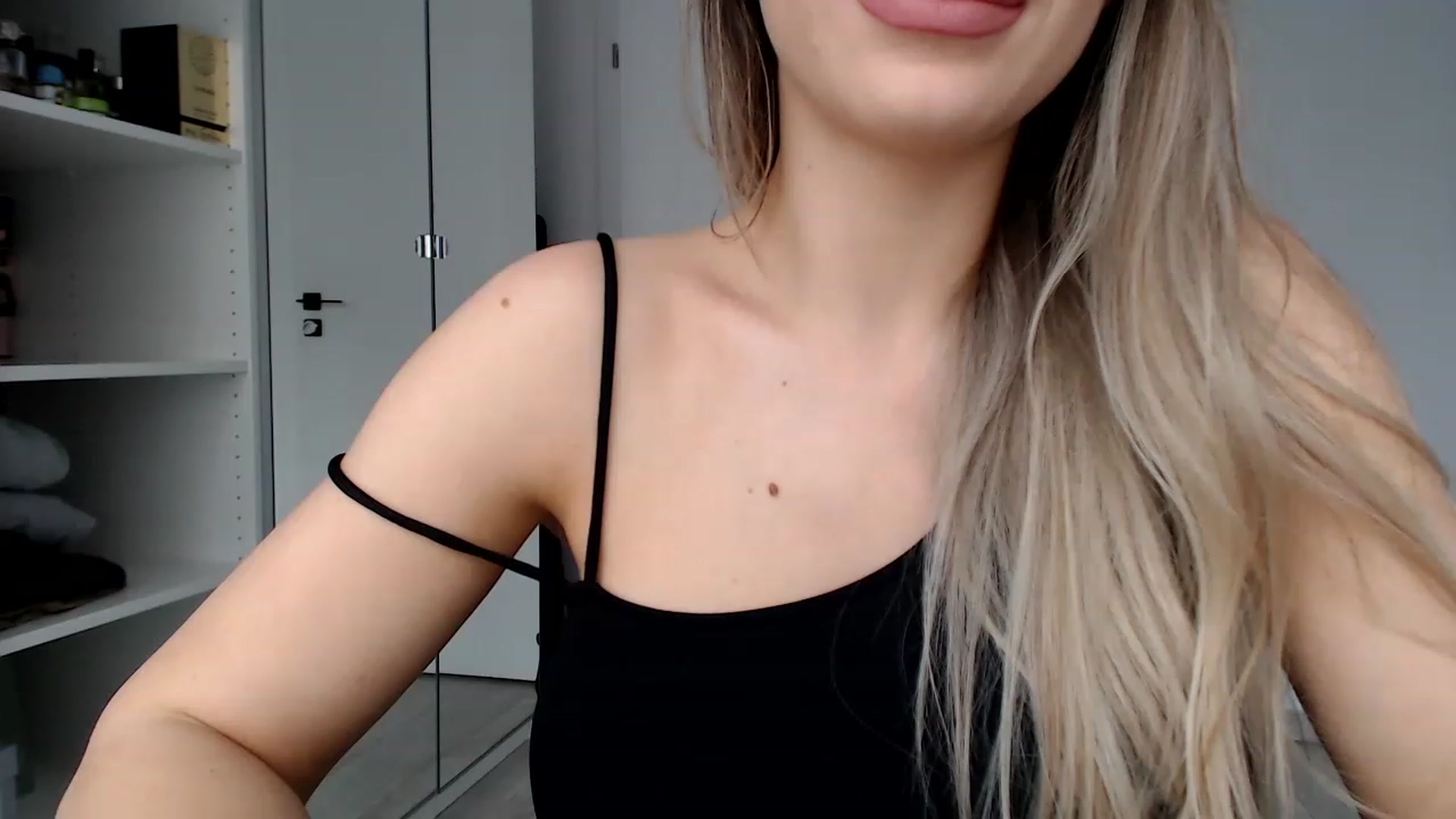 Gallery image thumbnail from Yourbabyyy96's myfreecams stream on, 03/29/2023, 08:18 image 3 of 20