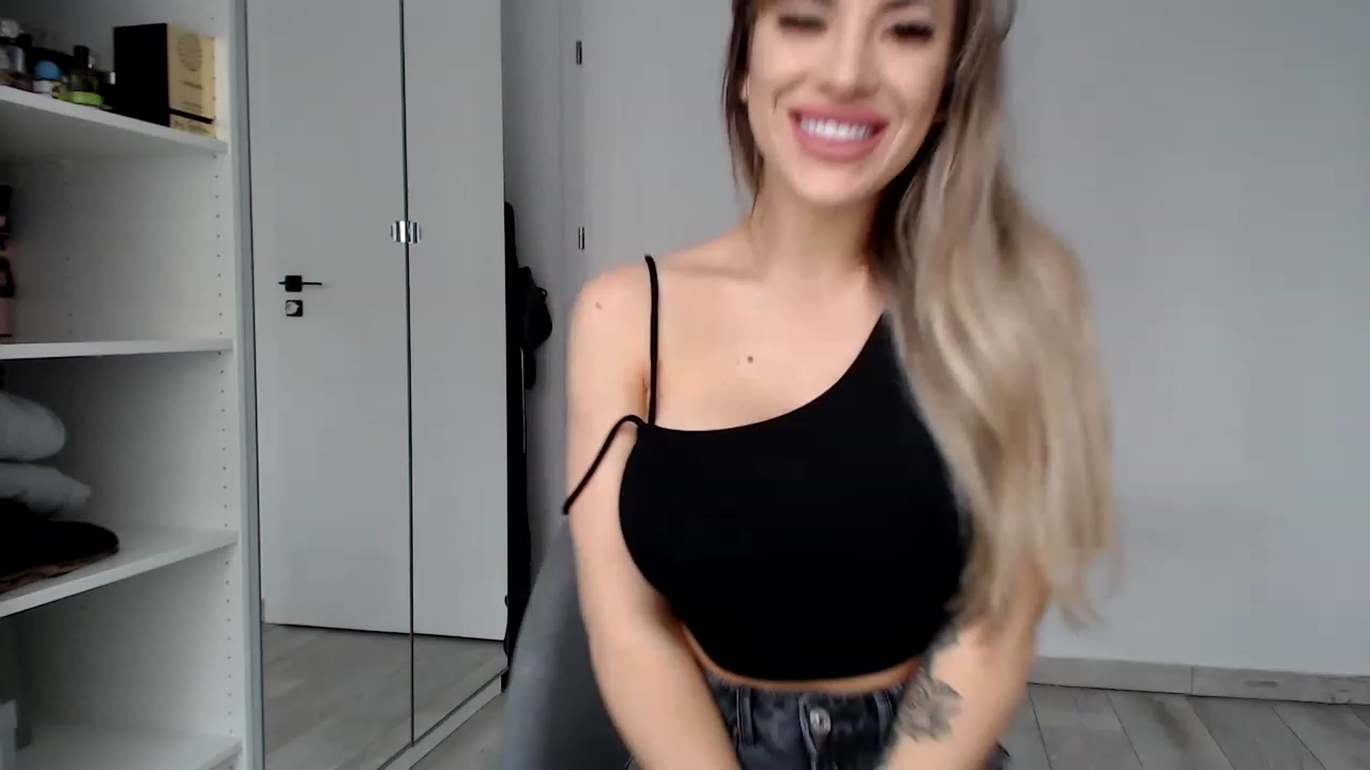Gallery image thumbnail from Yourbabyyy96's myfreecams stream on, 03/29/2023, 08:18 image 1 of 20