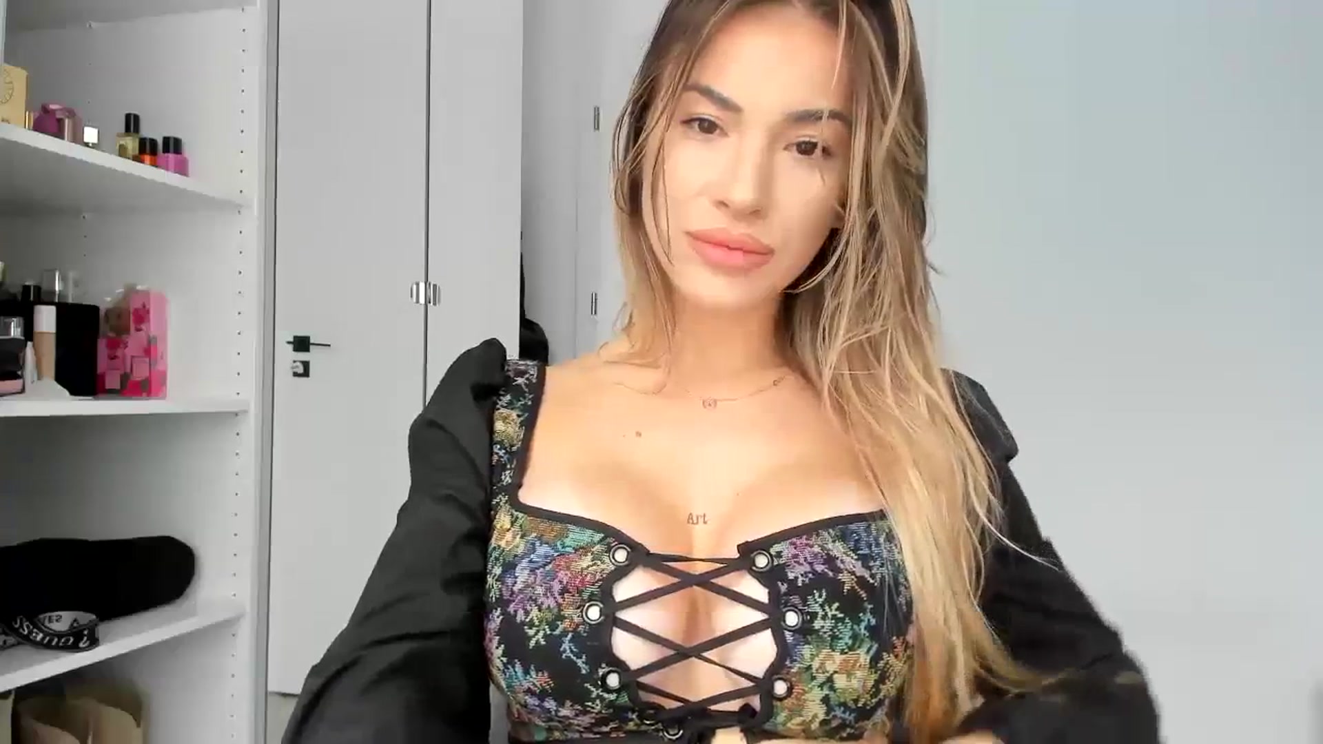 Gallery image thumbnail from Yourbabyyy96's myfreecams stream on, 10/13/2023, 12:45 image 15 of 20
