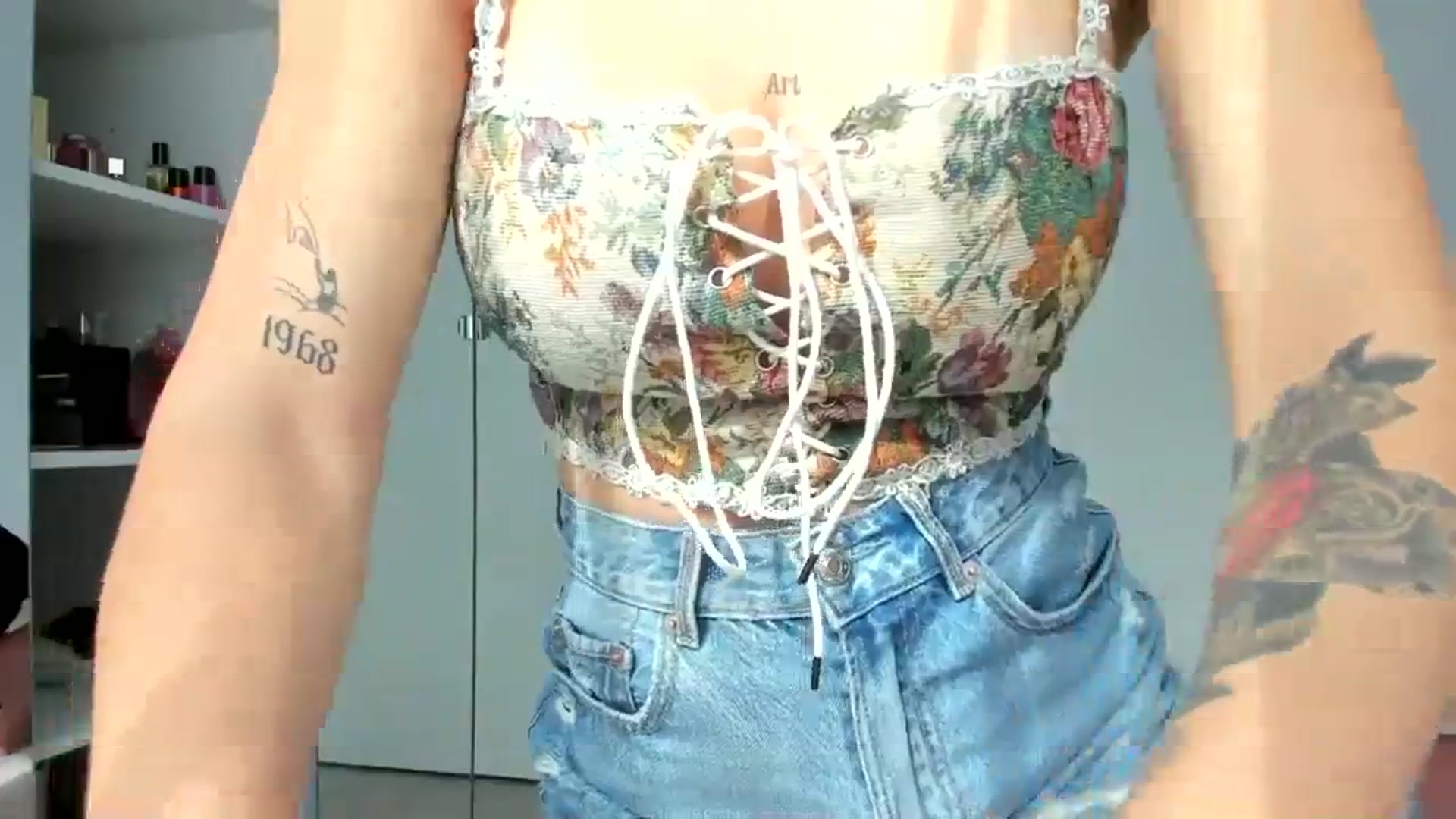 Gallery image thumbnail from Yourbabyyy96's myfreecams stream on, 10/17/2023, 10:35 image 8 of 20