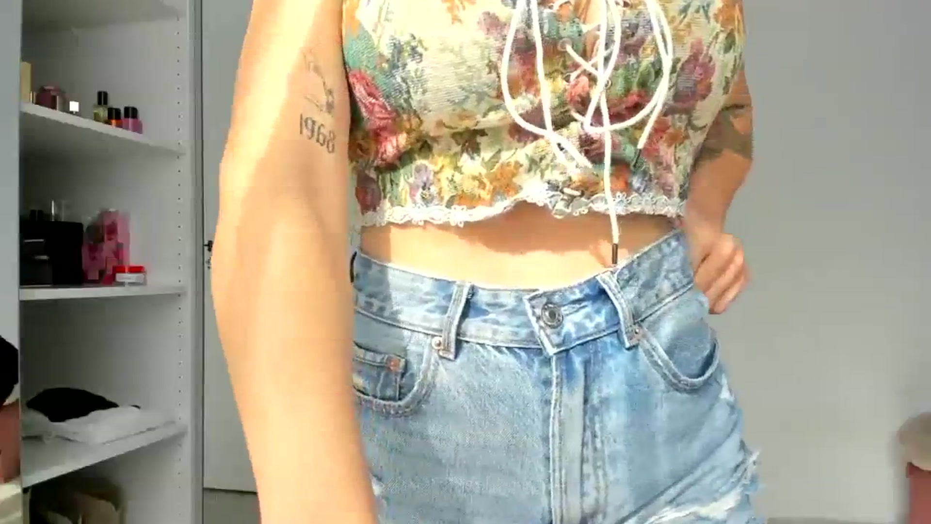 Gallery image thumbnail from Yourbabyyy96's myfreecams stream on, 10/17/2023, 10:35 image 9 of 20