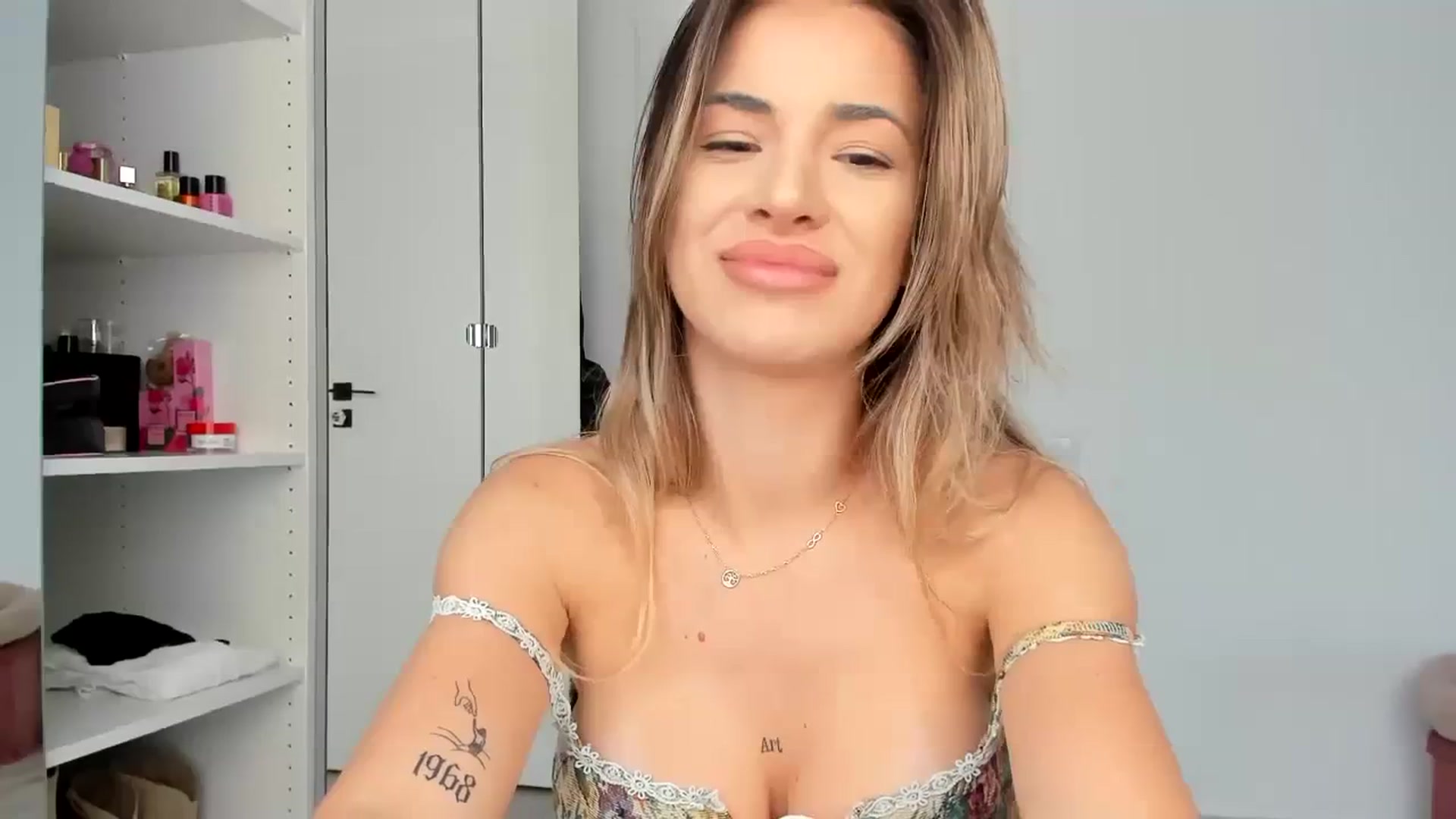 Gallery image thumbnail from Yourbabyyy96's myfreecams stream on, 10/17/2023, 12:33 image 18 of 20